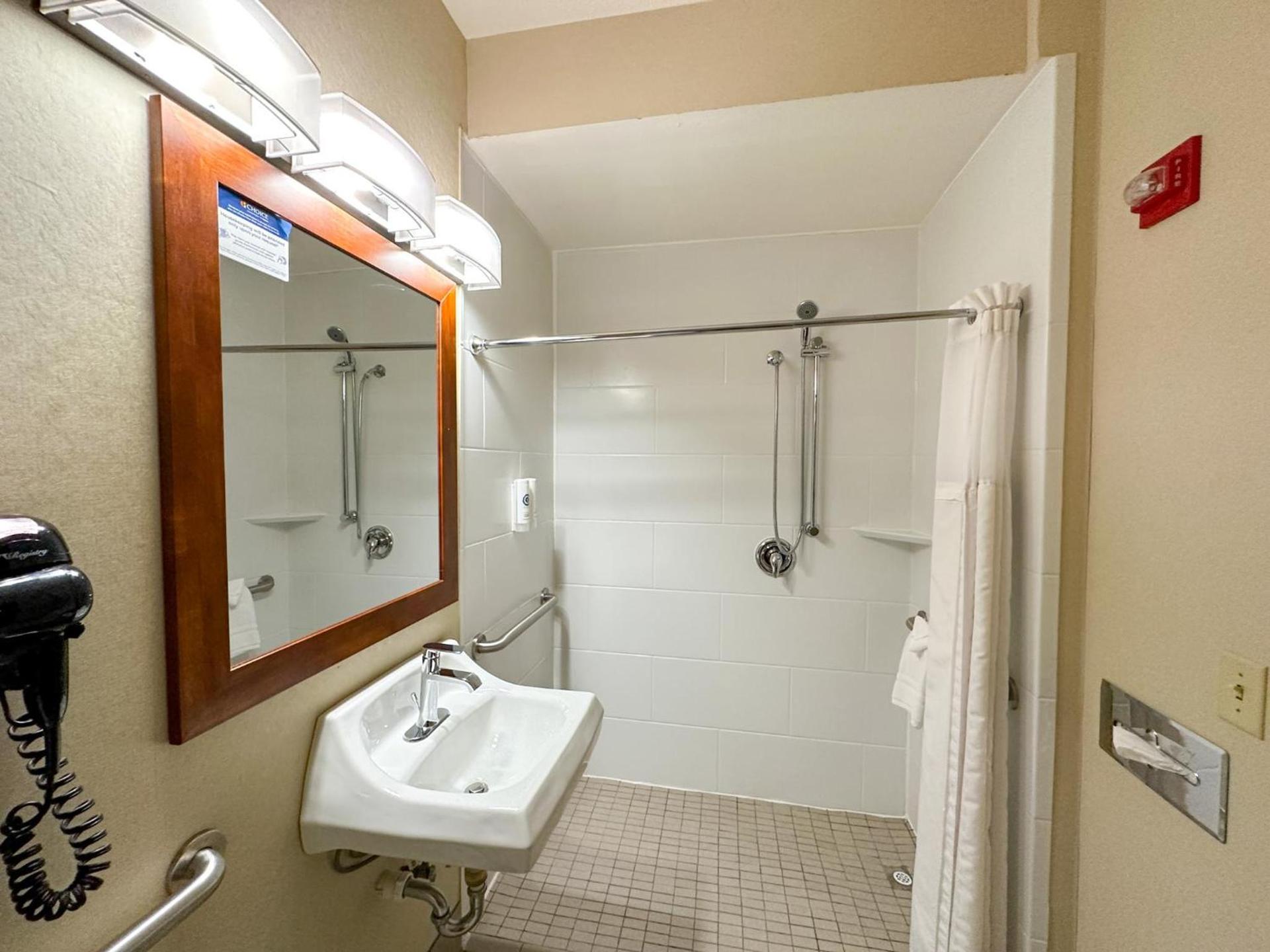 Comfort Inn & Suites Geneva- West Chicago photo 60