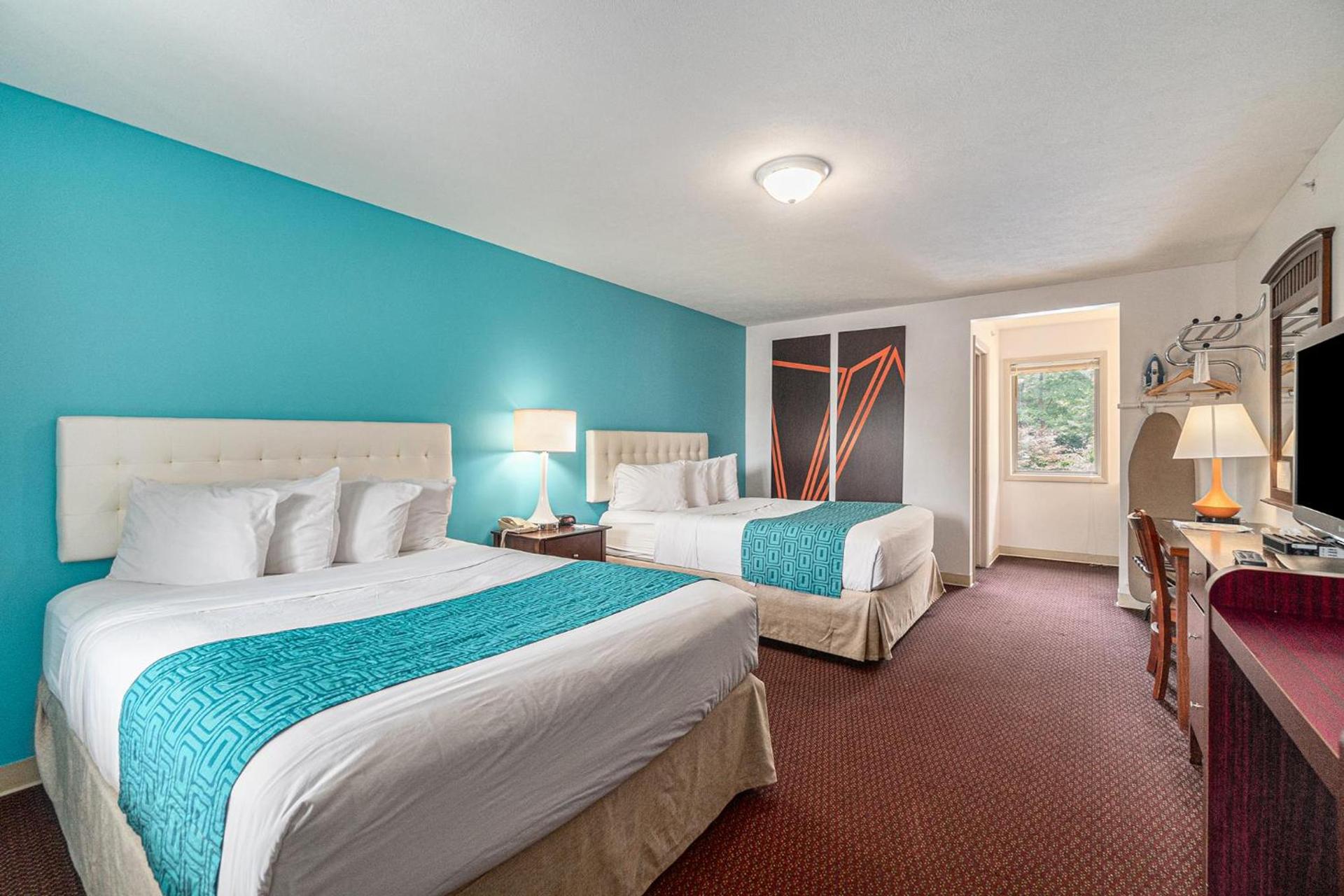 Howard Johnson by Wyndham Traverse City photo 36