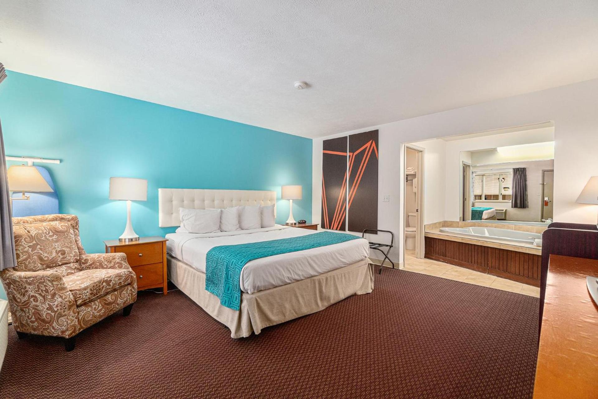 Howard Johnson by Wyndham Traverse City photo 26