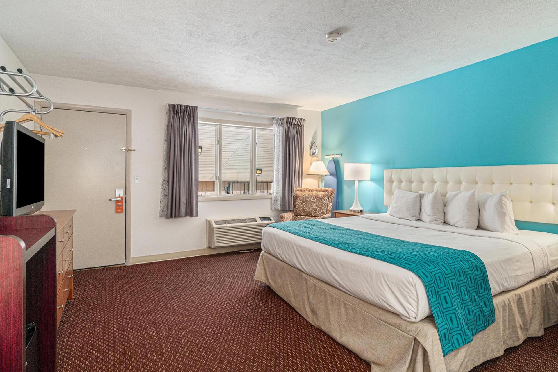 Howard Johnson by Wyndham Traverse City photo 23