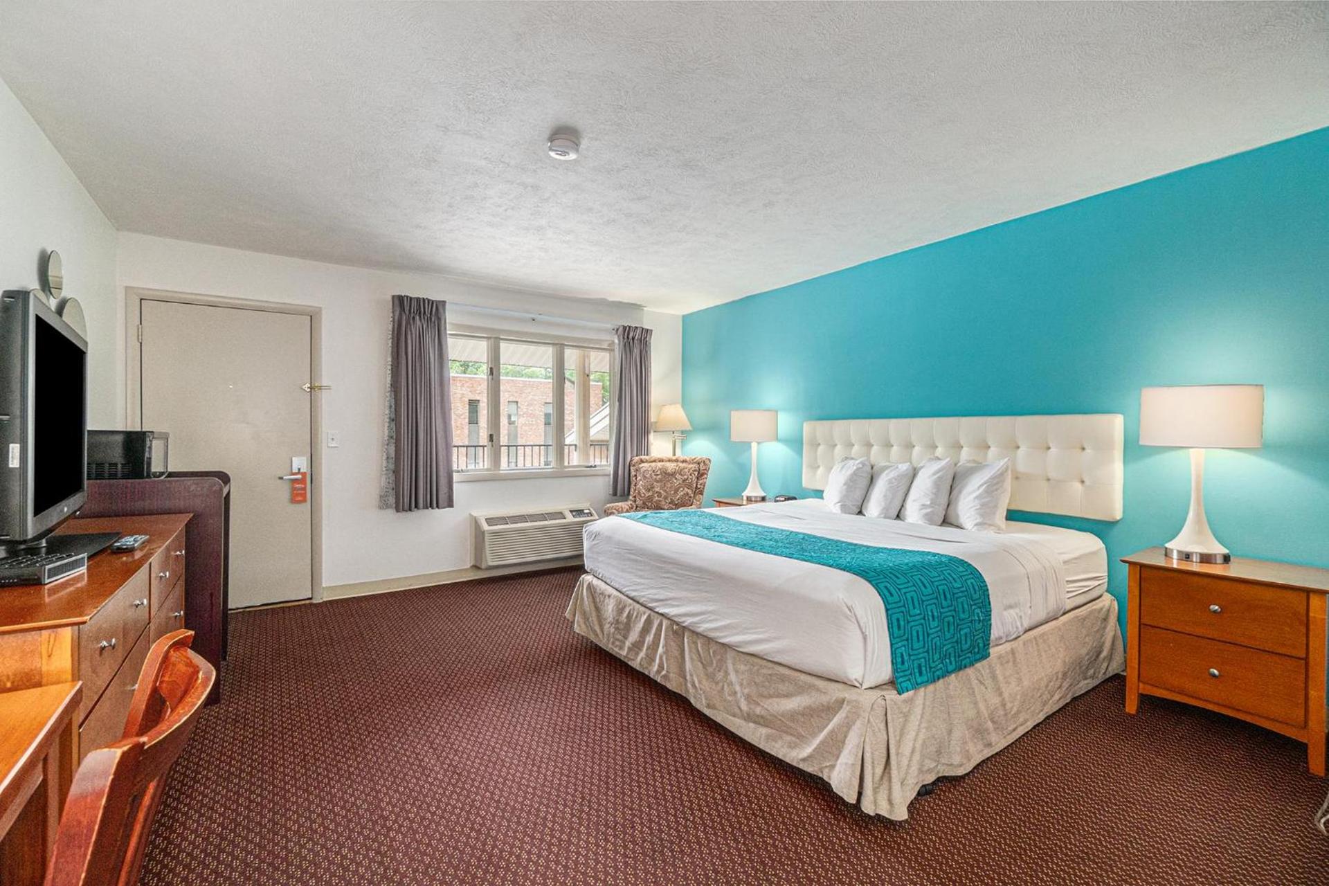 Howard Johnson by Wyndham Traverse City photo 33