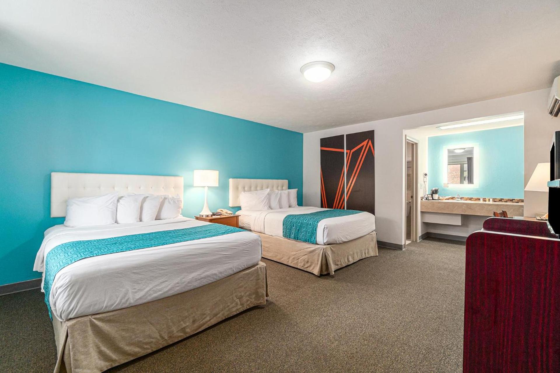 Howard Johnson by Wyndham Traverse City photo 39