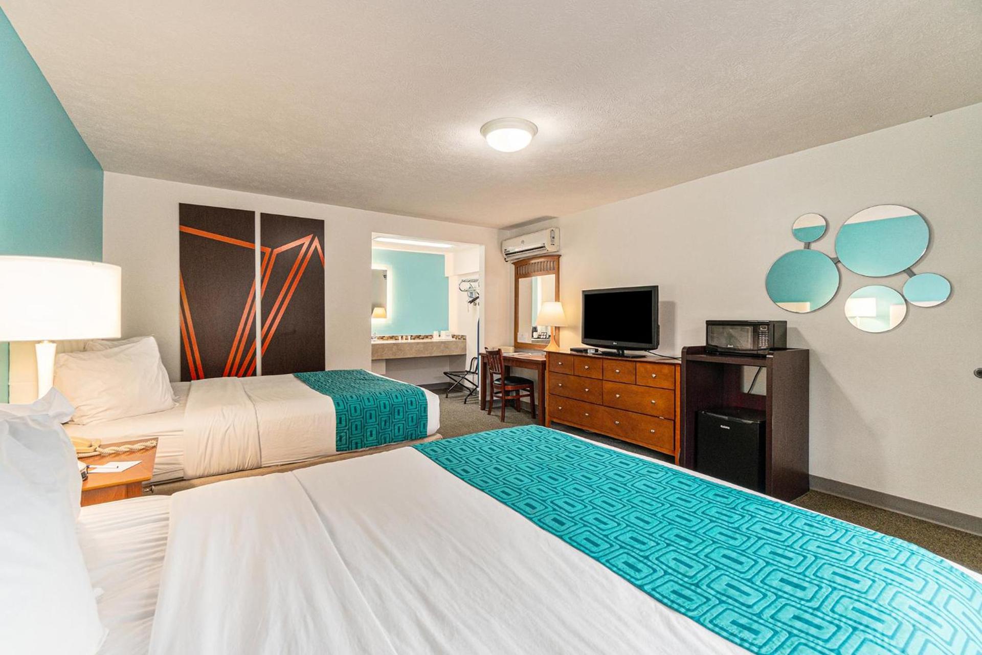Howard Johnson by Wyndham Traverse City photo 41