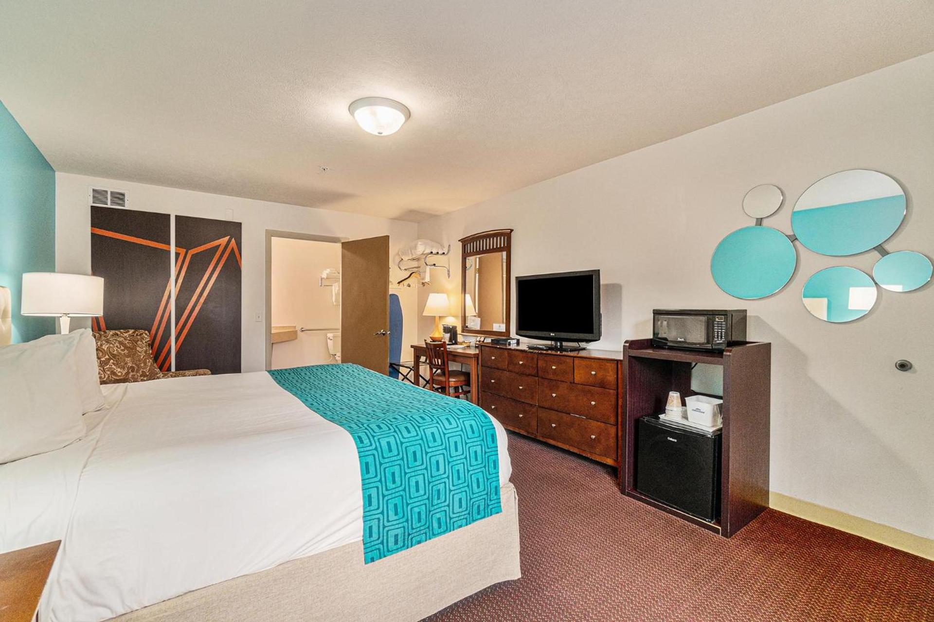 Howard Johnson by Wyndham Traverse City photo 31
