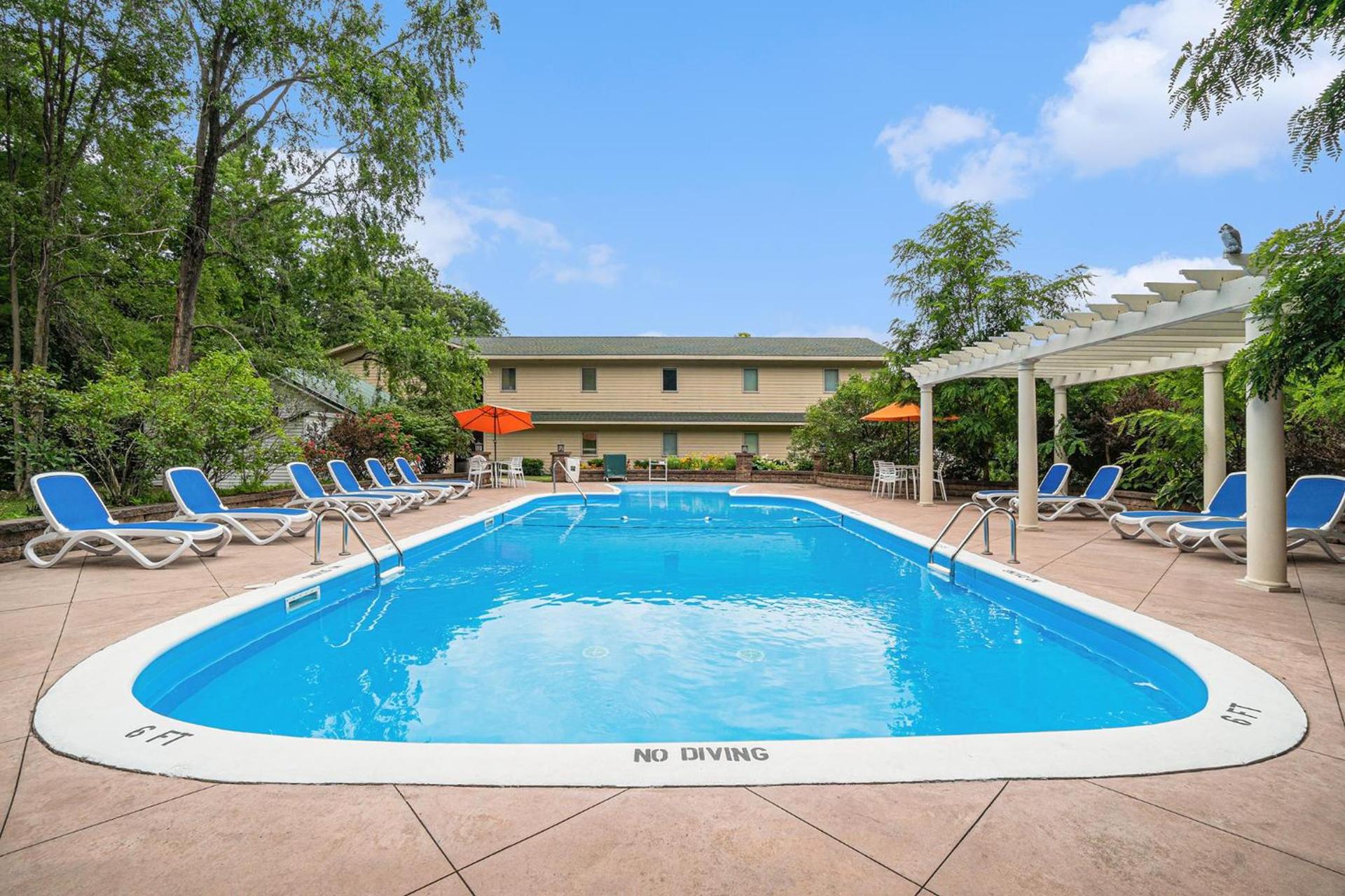 Howard Johnson by Wyndham Traverse City photo 11