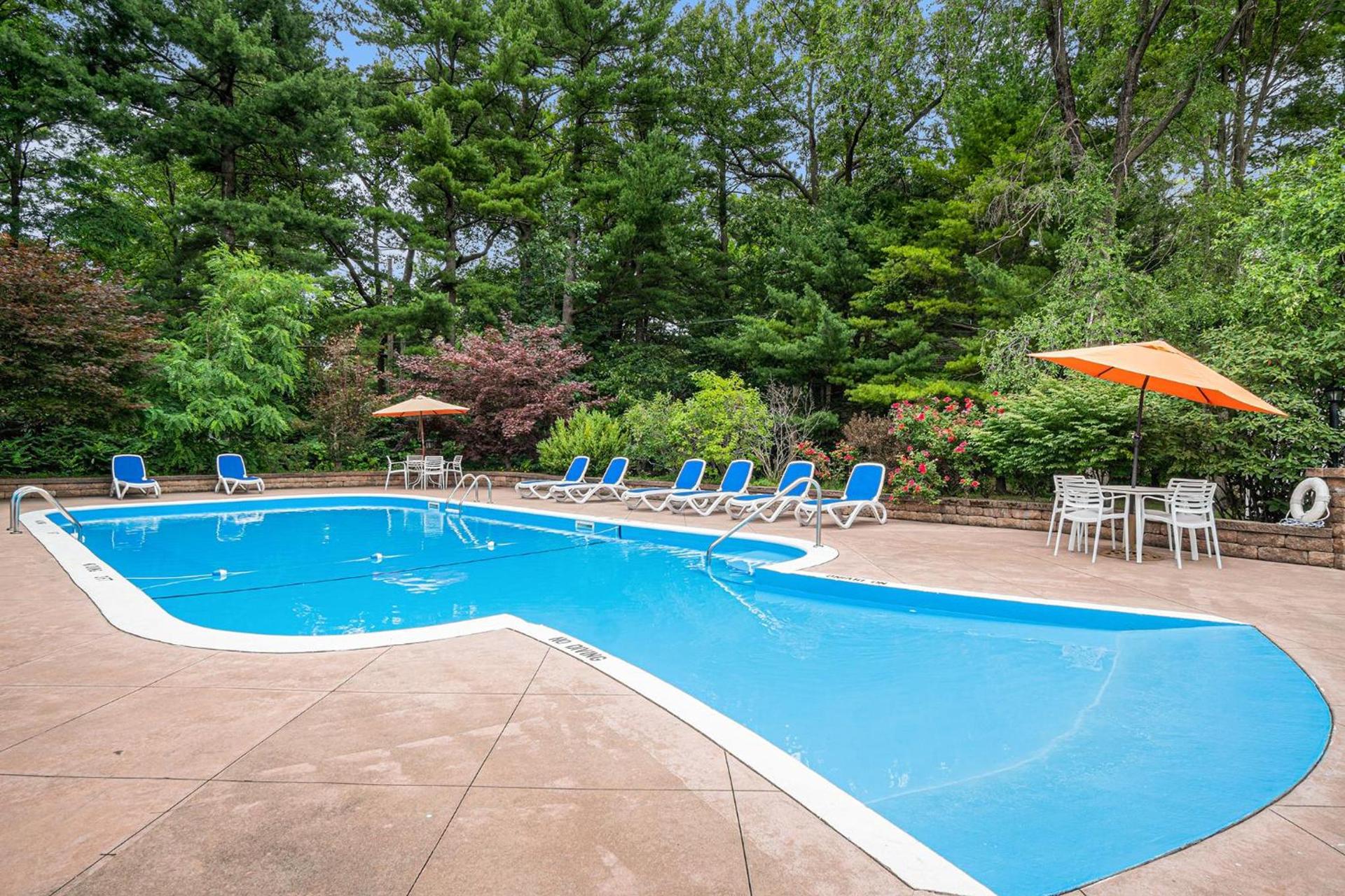 Howard Johnson by Wyndham Traverse City photo 10