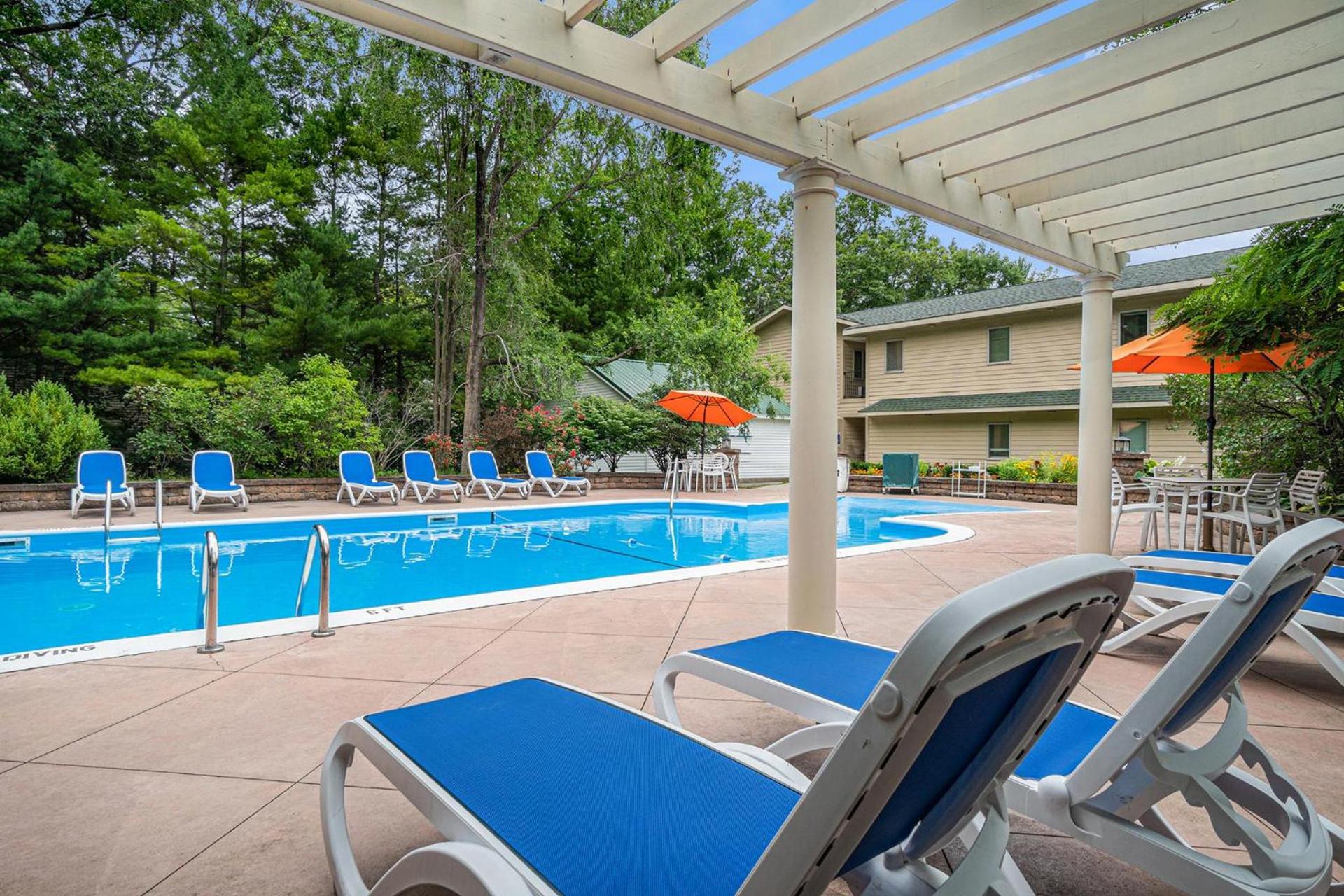 Howard Johnson by Wyndham Traverse City photo 12