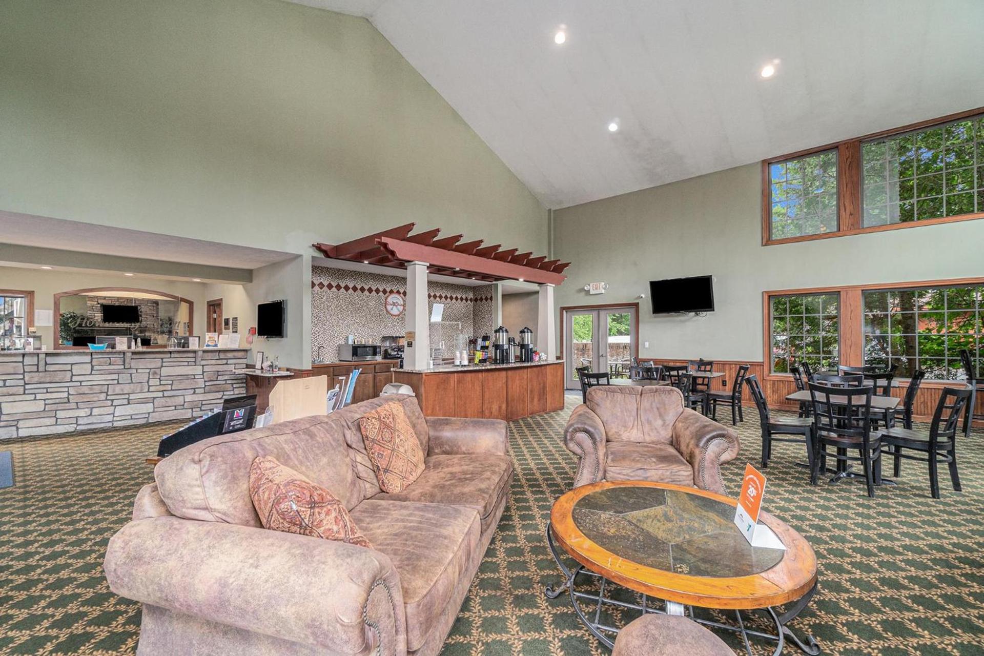 Howard Johnson by Wyndham Traverse City photo 16