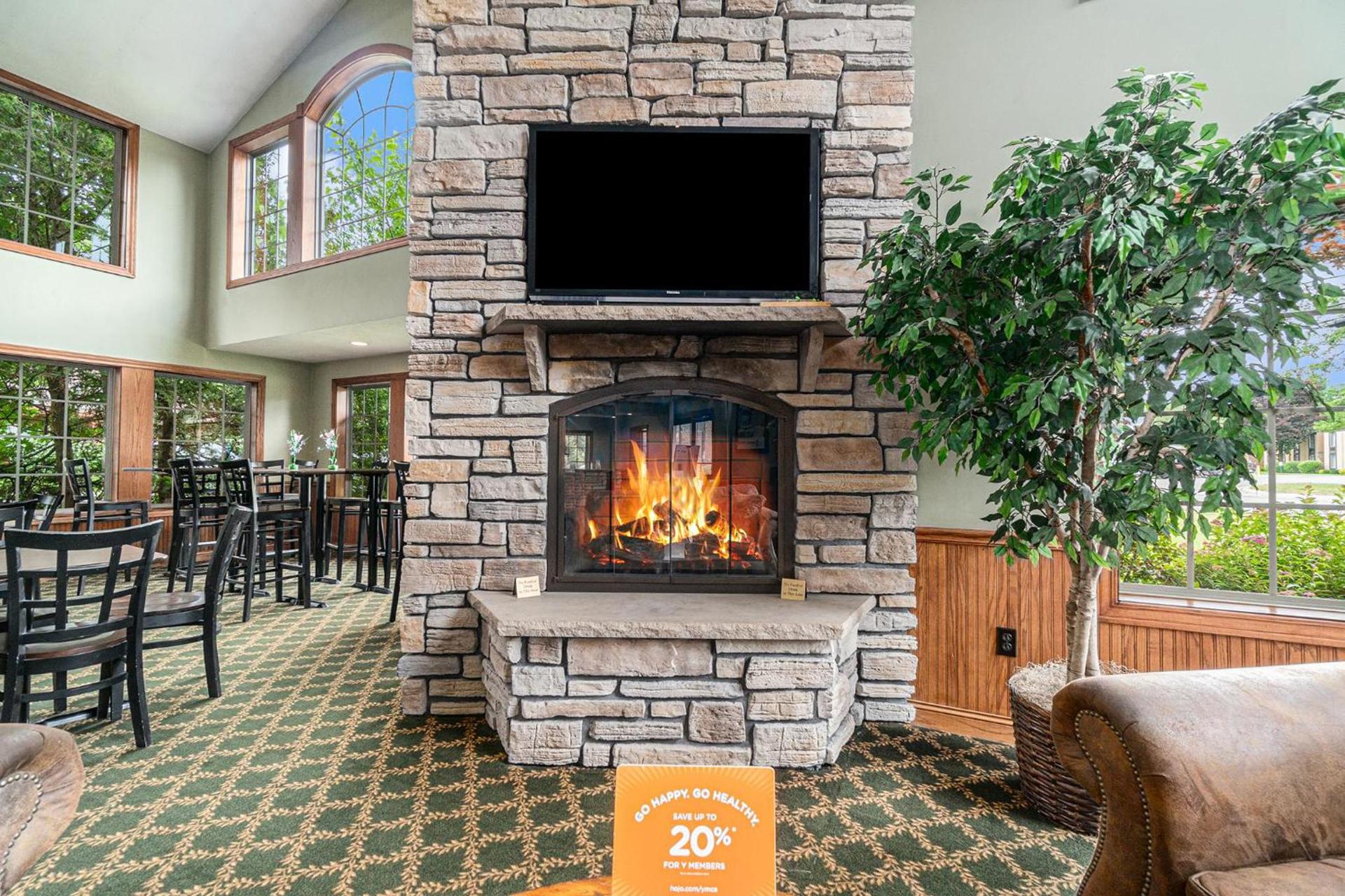 Howard Johnson by Wyndham Traverse City photo 3