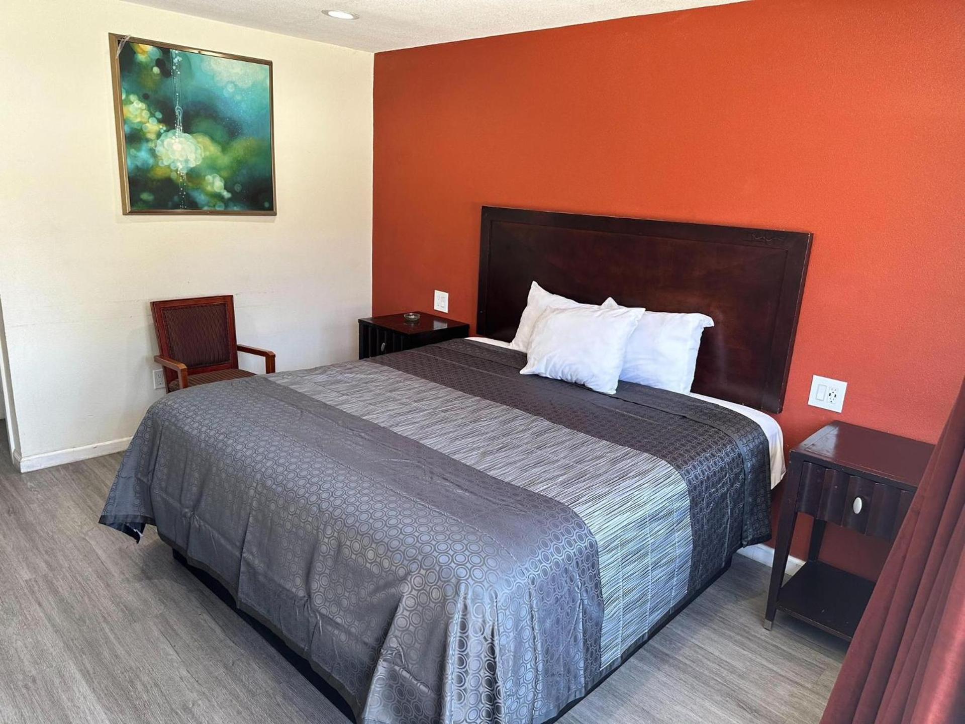 Bell Manor Motel photo 4