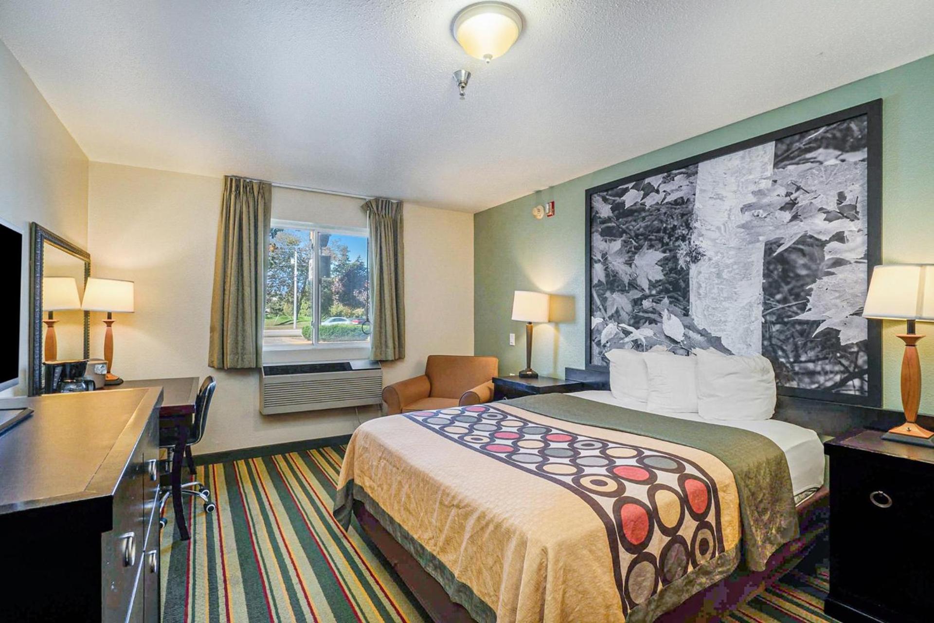 Super 8 by Wyndham Mt. Pleasant photo 45