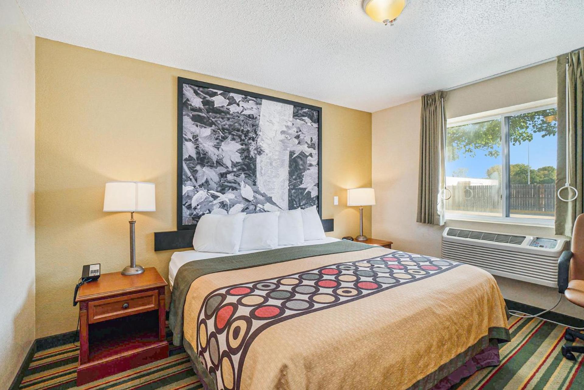 Super 8 by Wyndham Mt. Pleasant photo 44