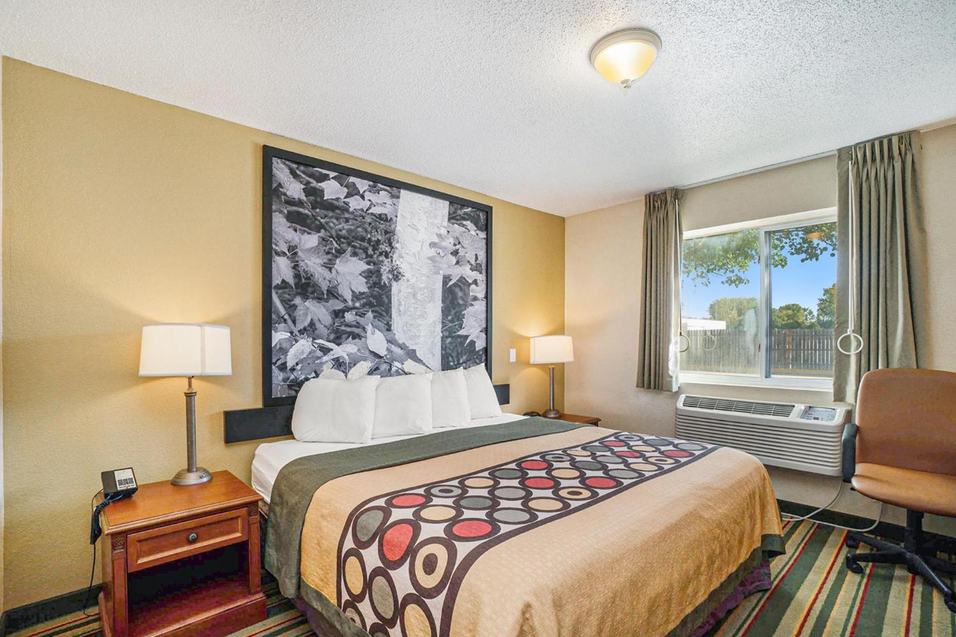 Super 8 by Wyndham Mt. Pleasant photo 43