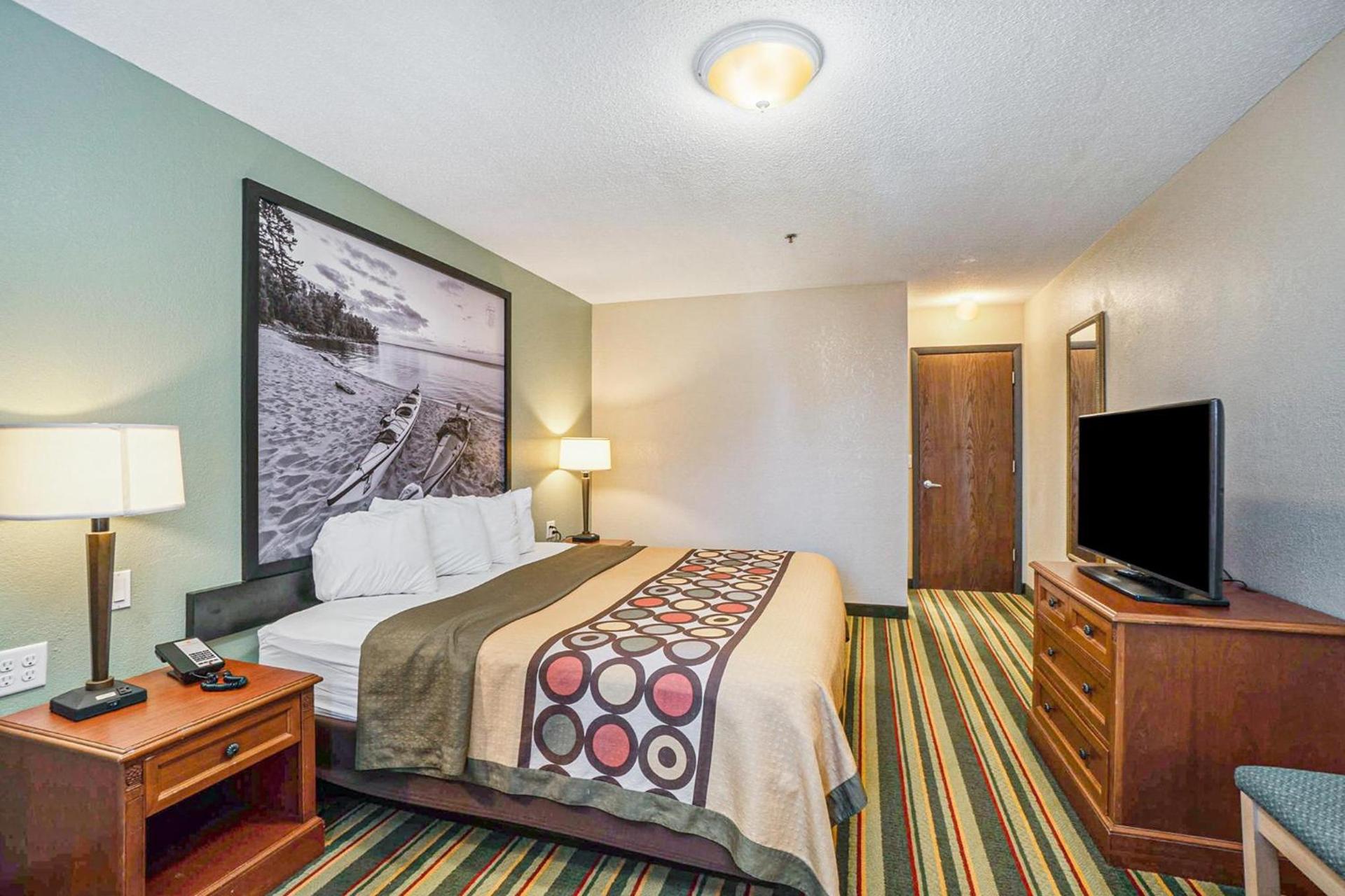 Super 8 by Wyndham Mt. Pleasant photo 49