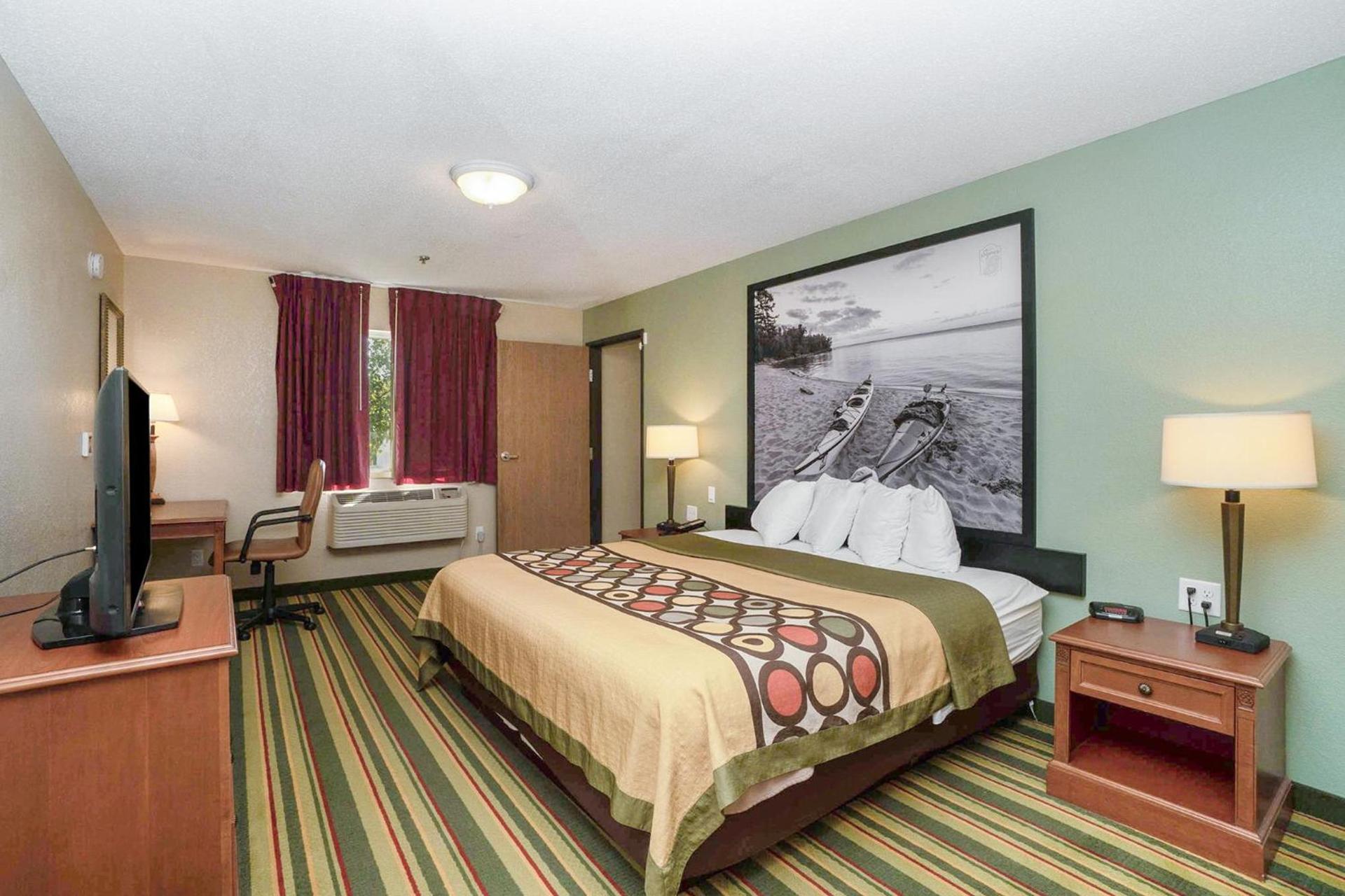 Super 8 by Wyndham Mt. Pleasant photo 48