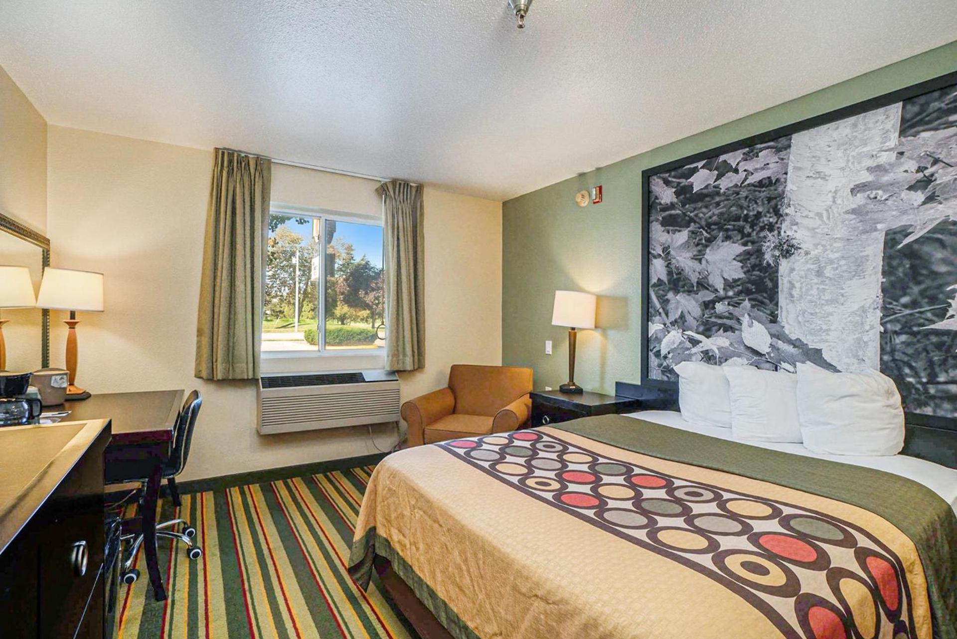 Super 8 by Wyndham Mt. Pleasant photo 51