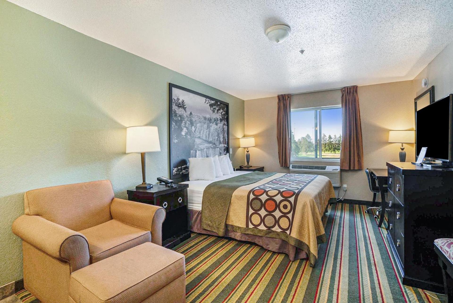 Super 8 by Wyndham Mt. Pleasant photo 55