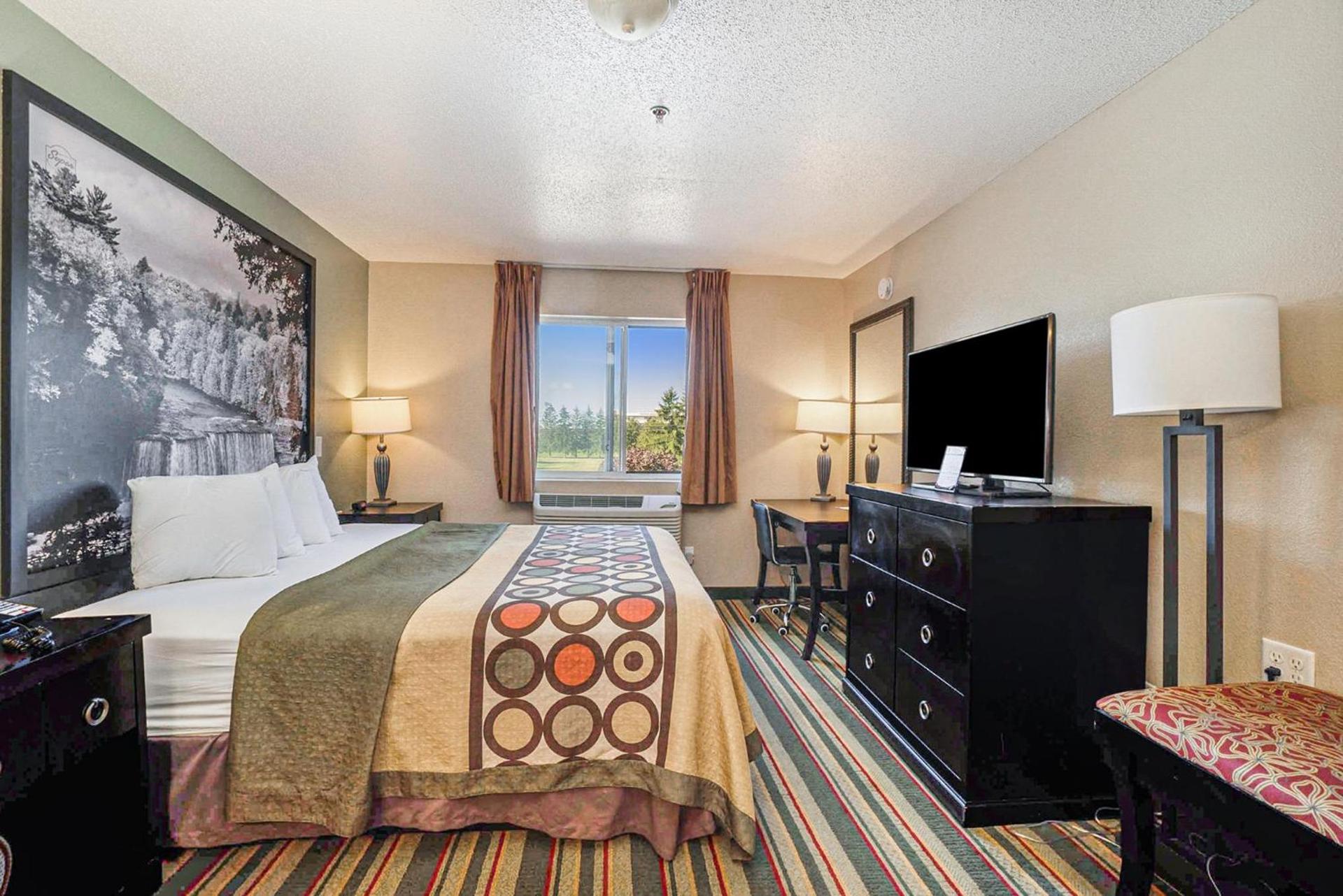 Super 8 by Wyndham Mt. Pleasant photo 58
