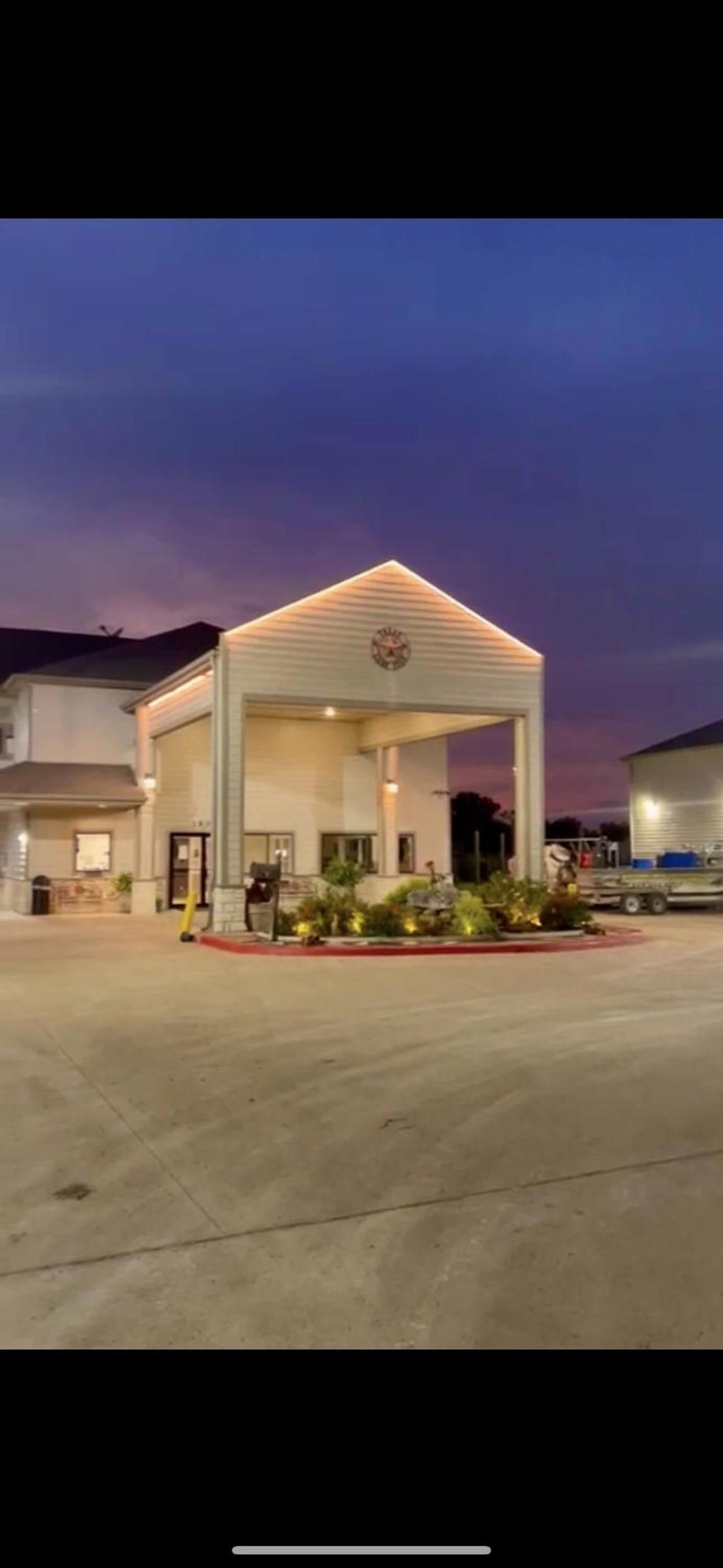 Quality Inn & Suites Victoria South photo 1