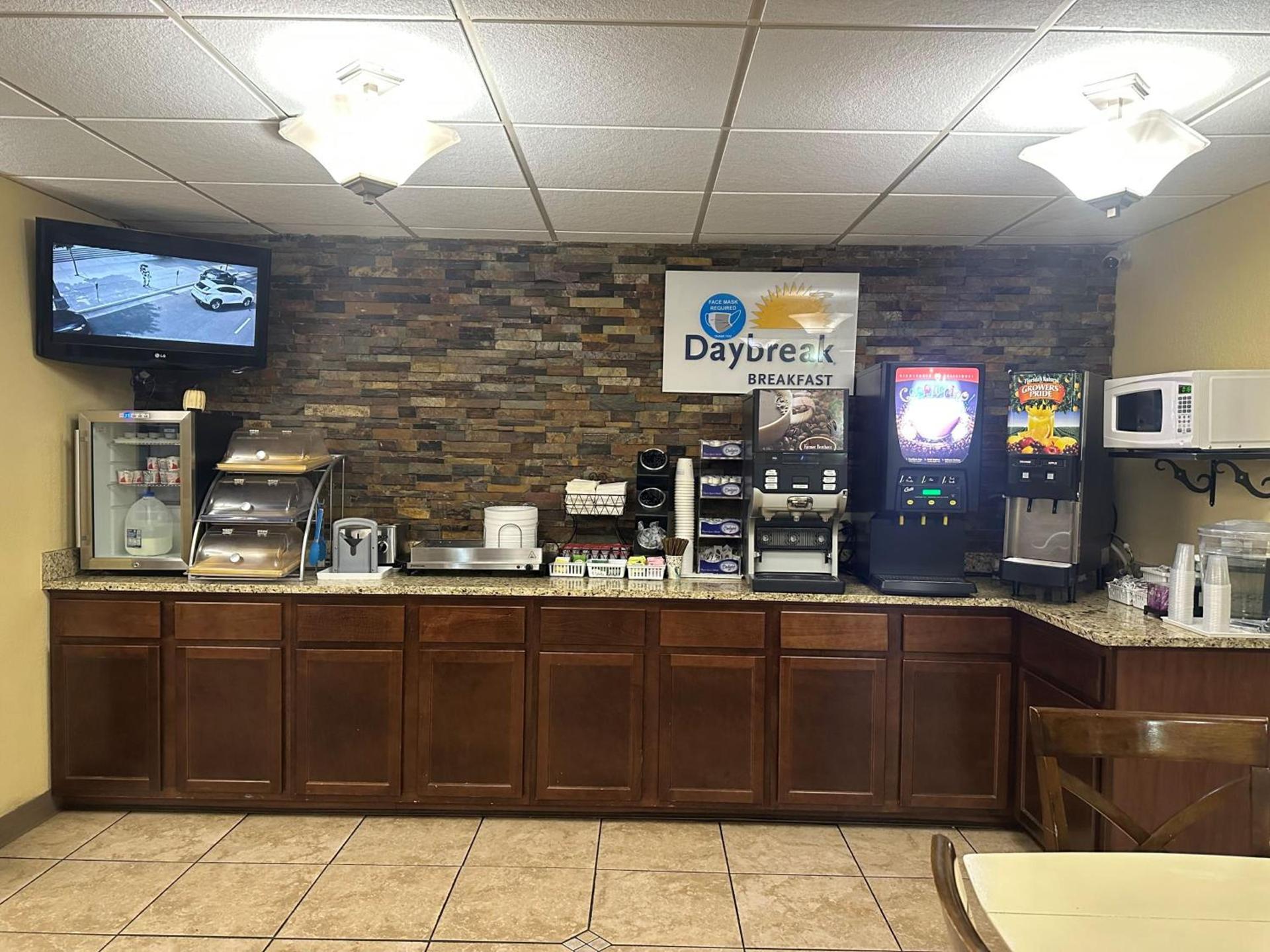 Days Inn & Suites by Wyndham Gunnison photo 73