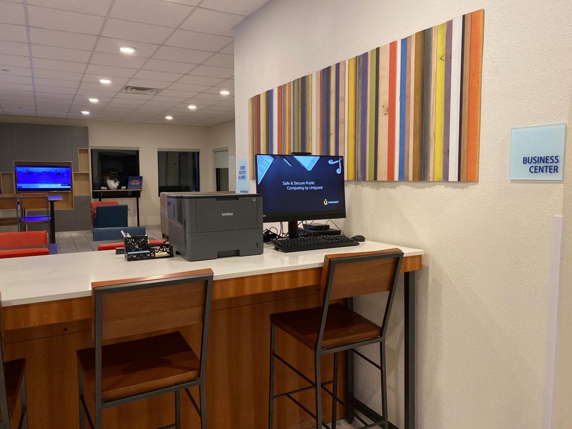 Holiday Inn Express Metropolis by IHG photo 4