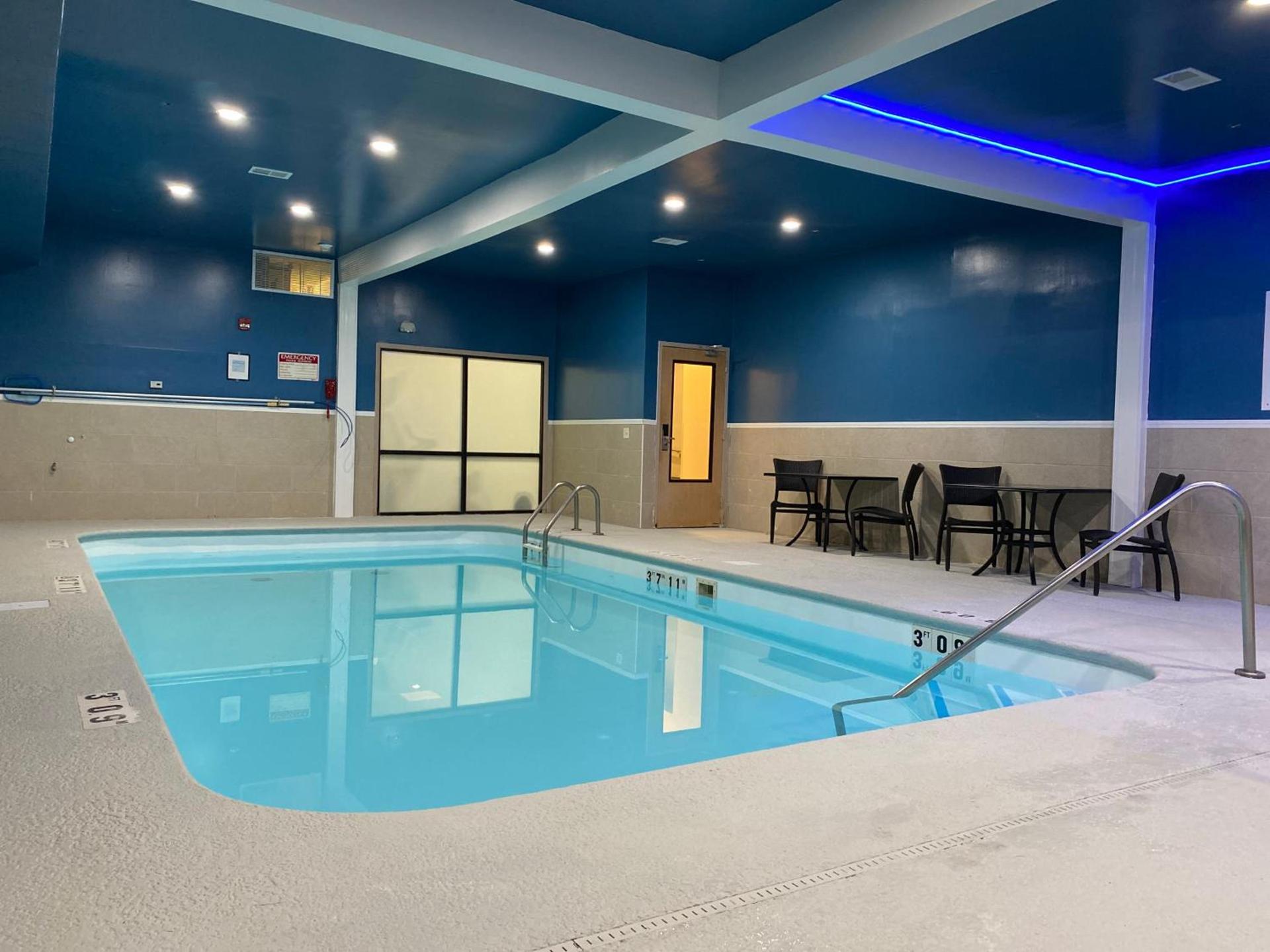 Holiday Inn Express Metropolis by IHG photo 5