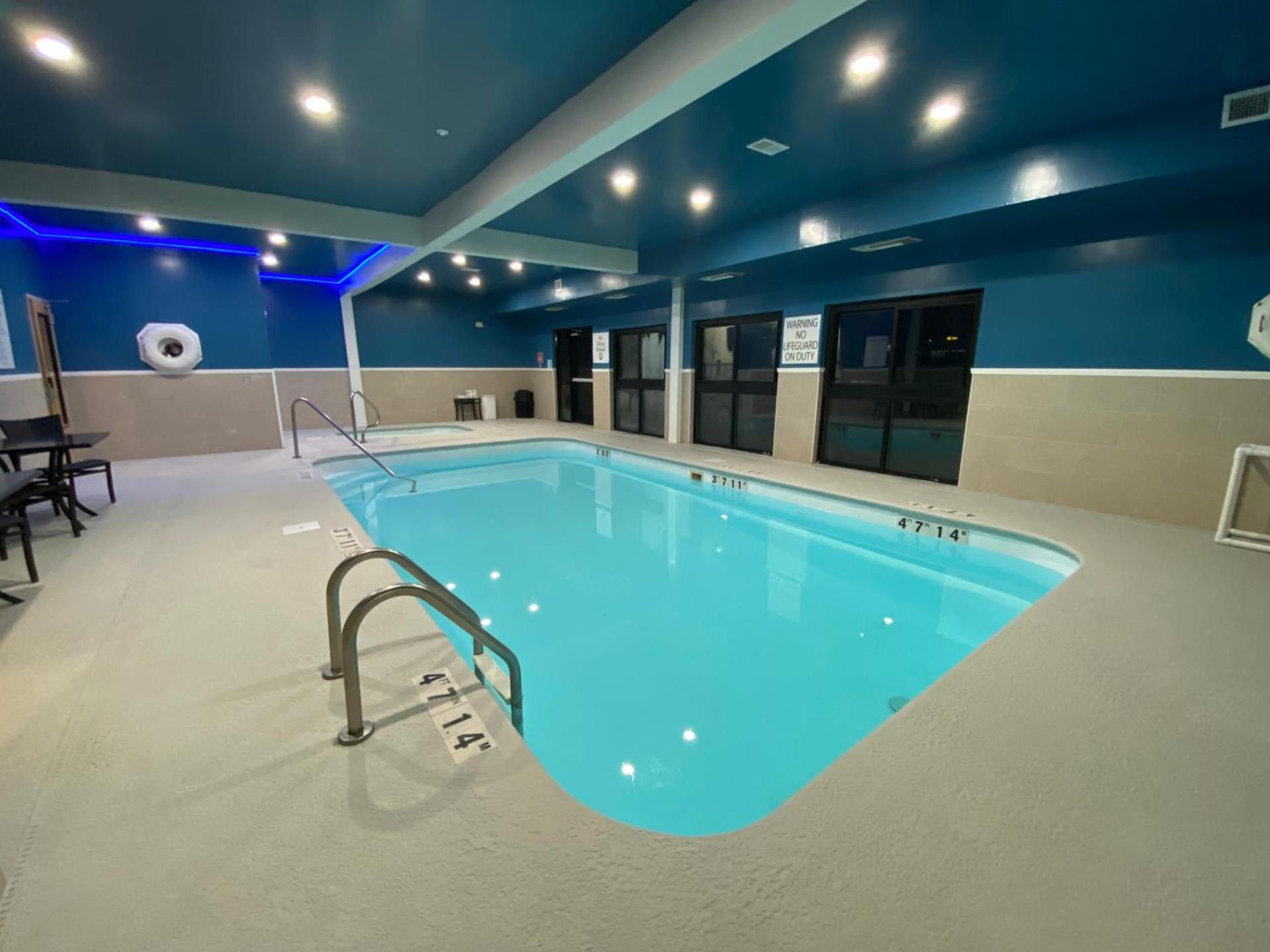 Holiday Inn Express Metropolis by IHG photo 7