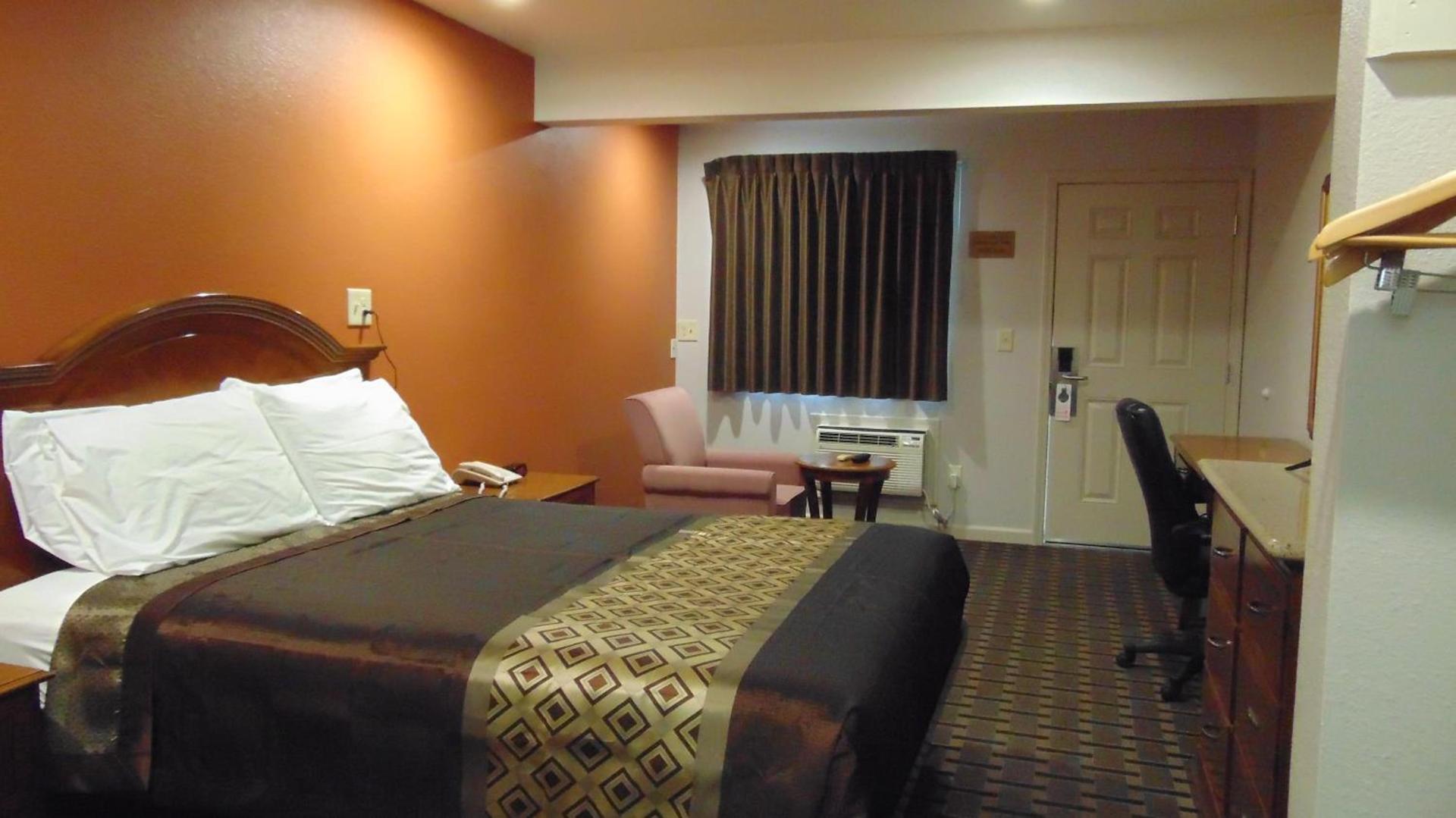 Corcoran Country Inn photo 7