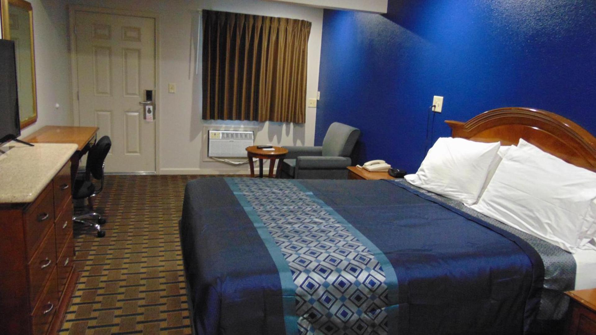 Corcoran Country Inn photo 8