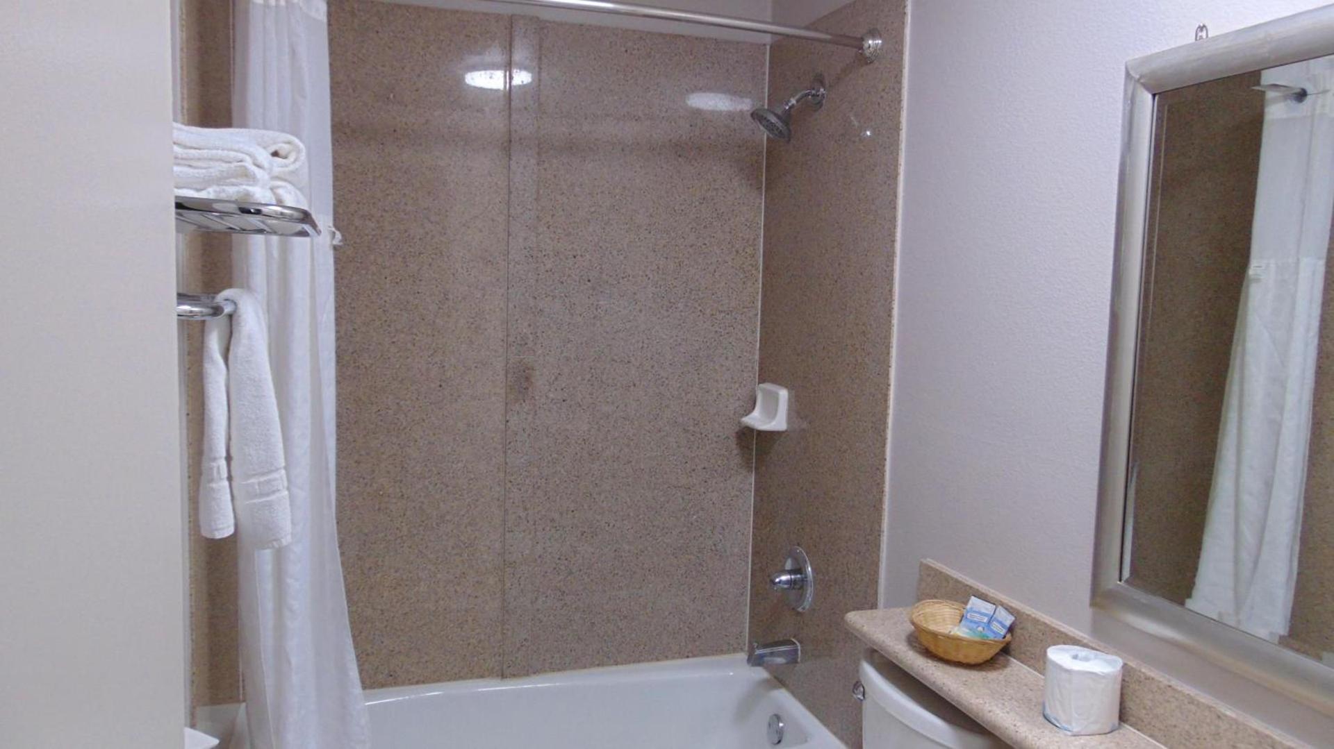 Corcoran Country Inn photo 9