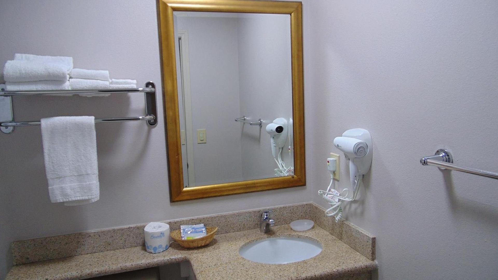 Corcoran Country Inn photo 10