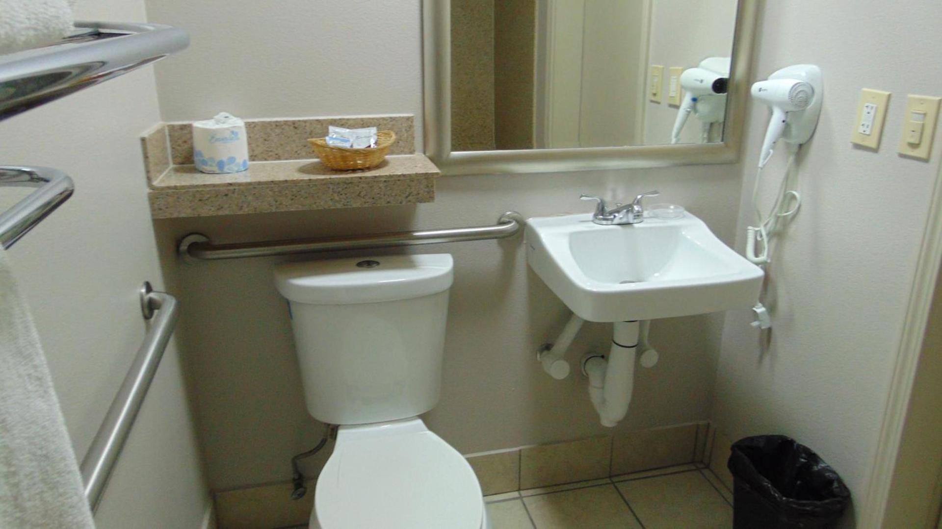 Corcoran Country Inn photo 12