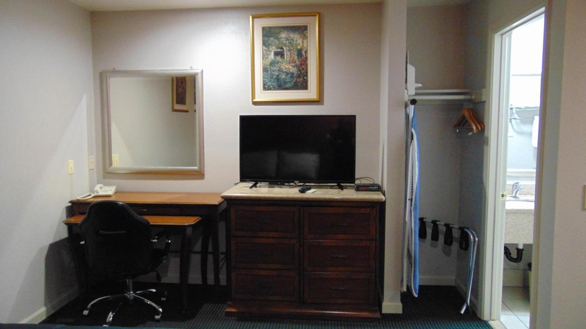 Corcoran Country Inn photo 13