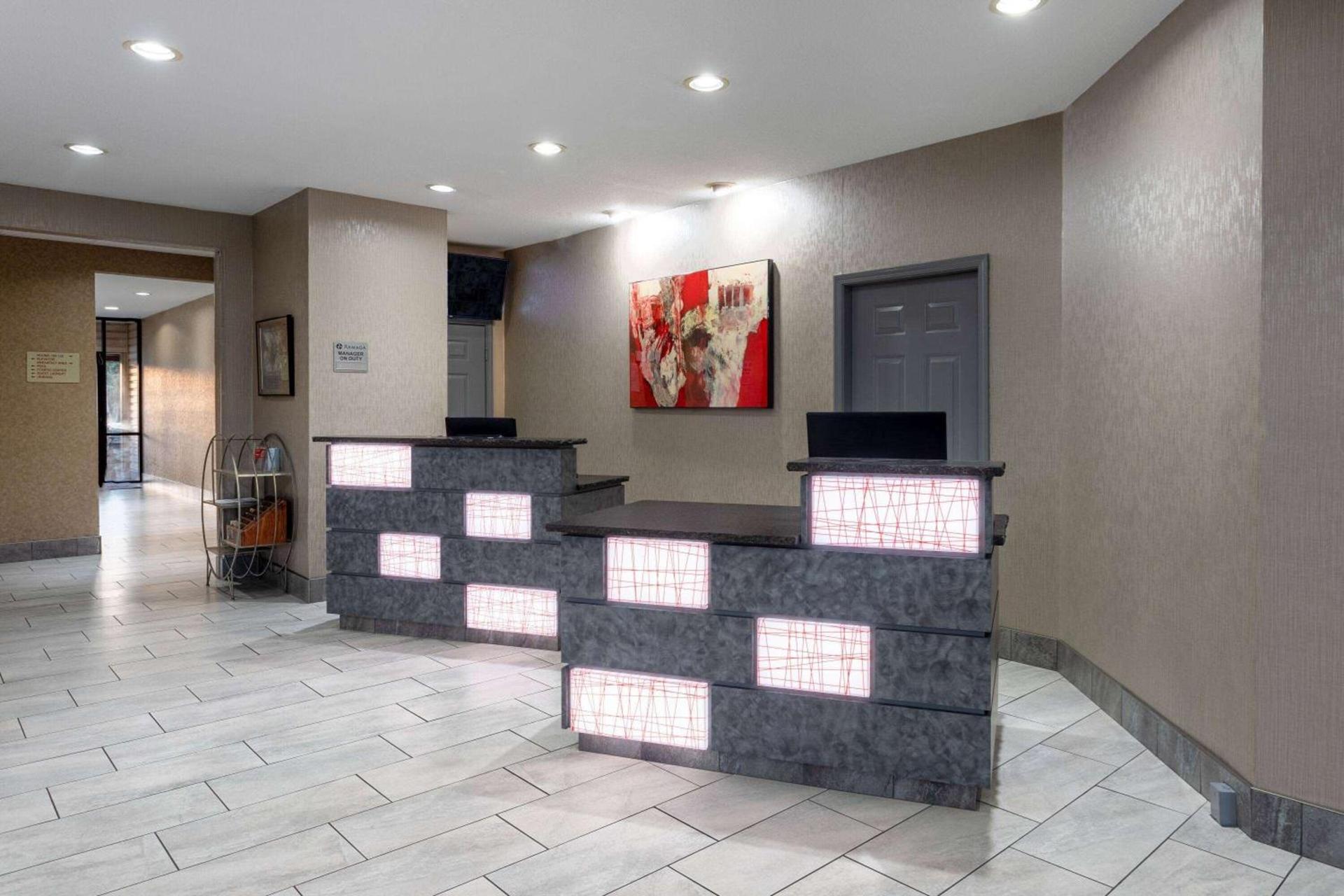 Ramada by Wyndham Sellersburg/Louisville North photo 7