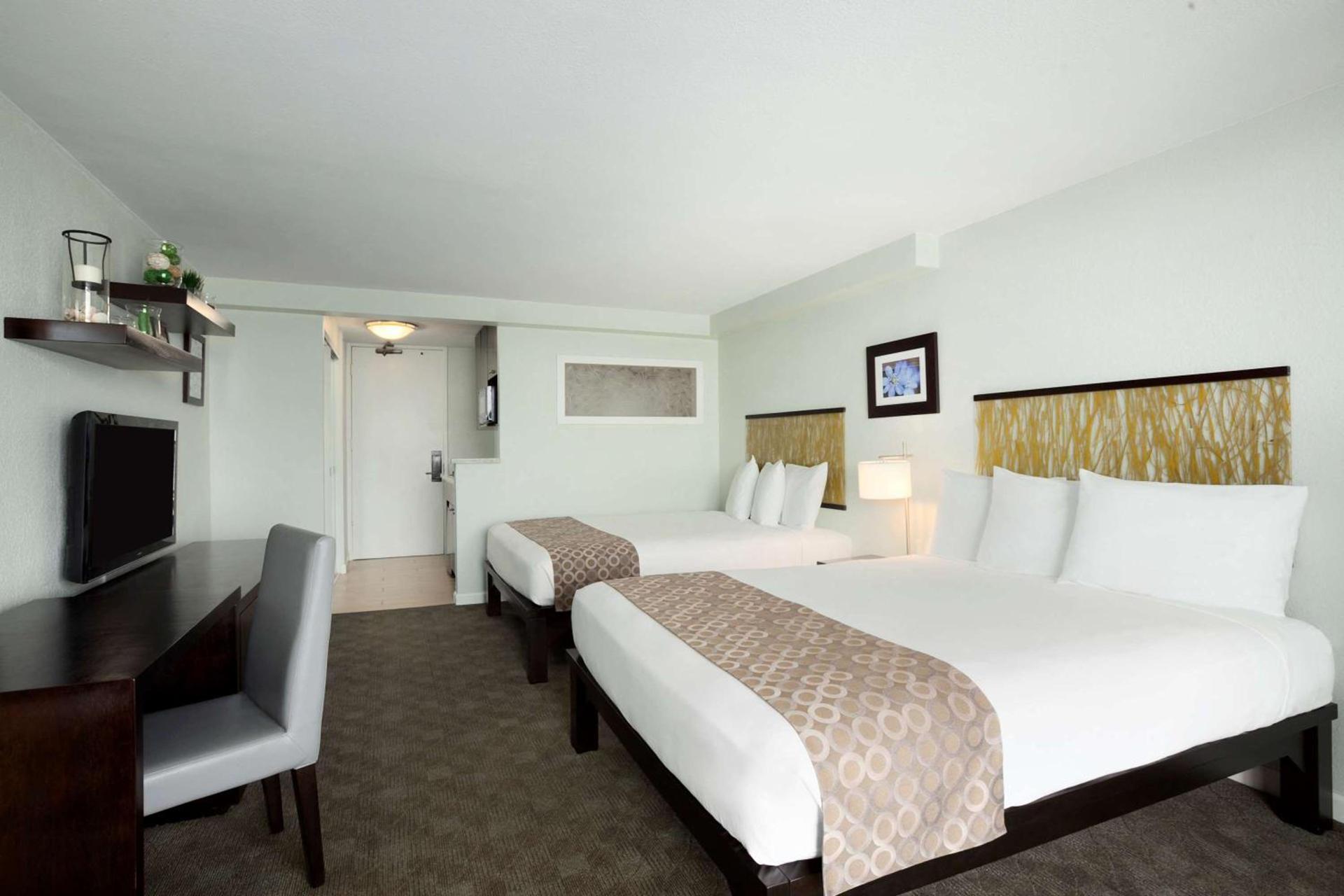 Skyline Island Colony Hotel photo 9