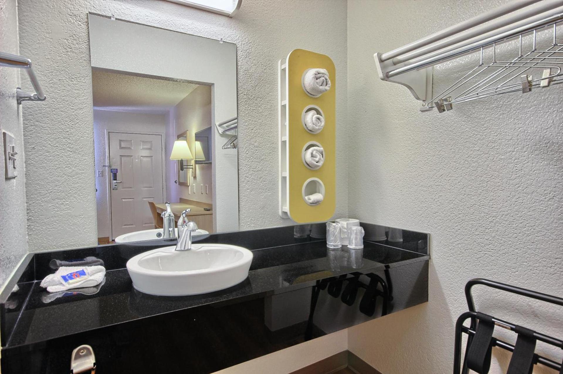 Bridgeview Hotel photo 21