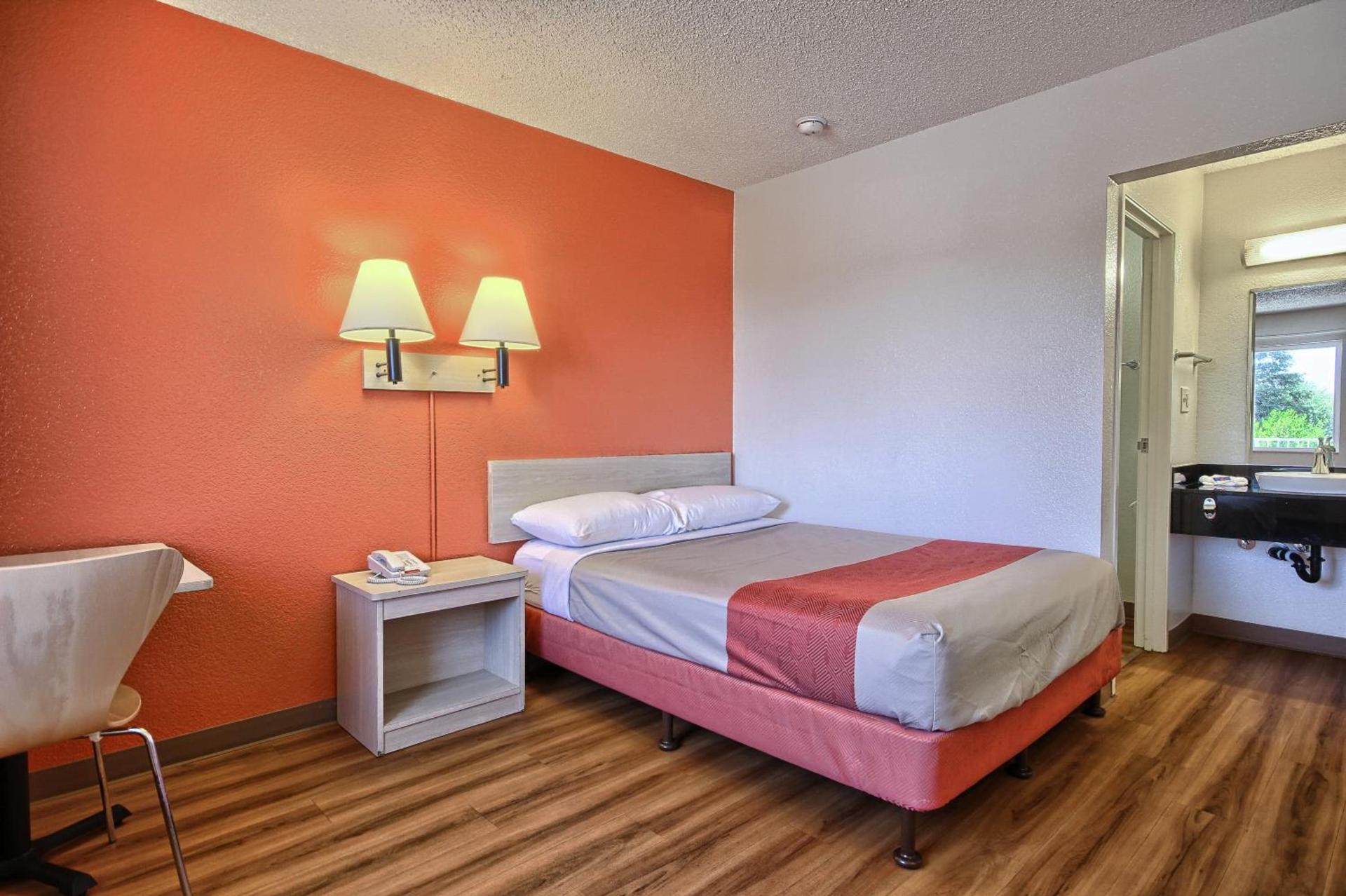 Bridgeview Hotel photo 9