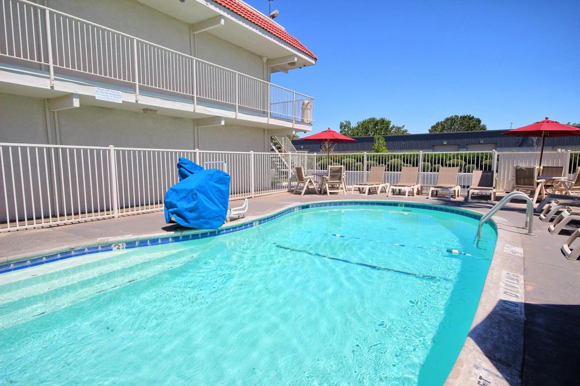 Bridgeview Hotel photo 41