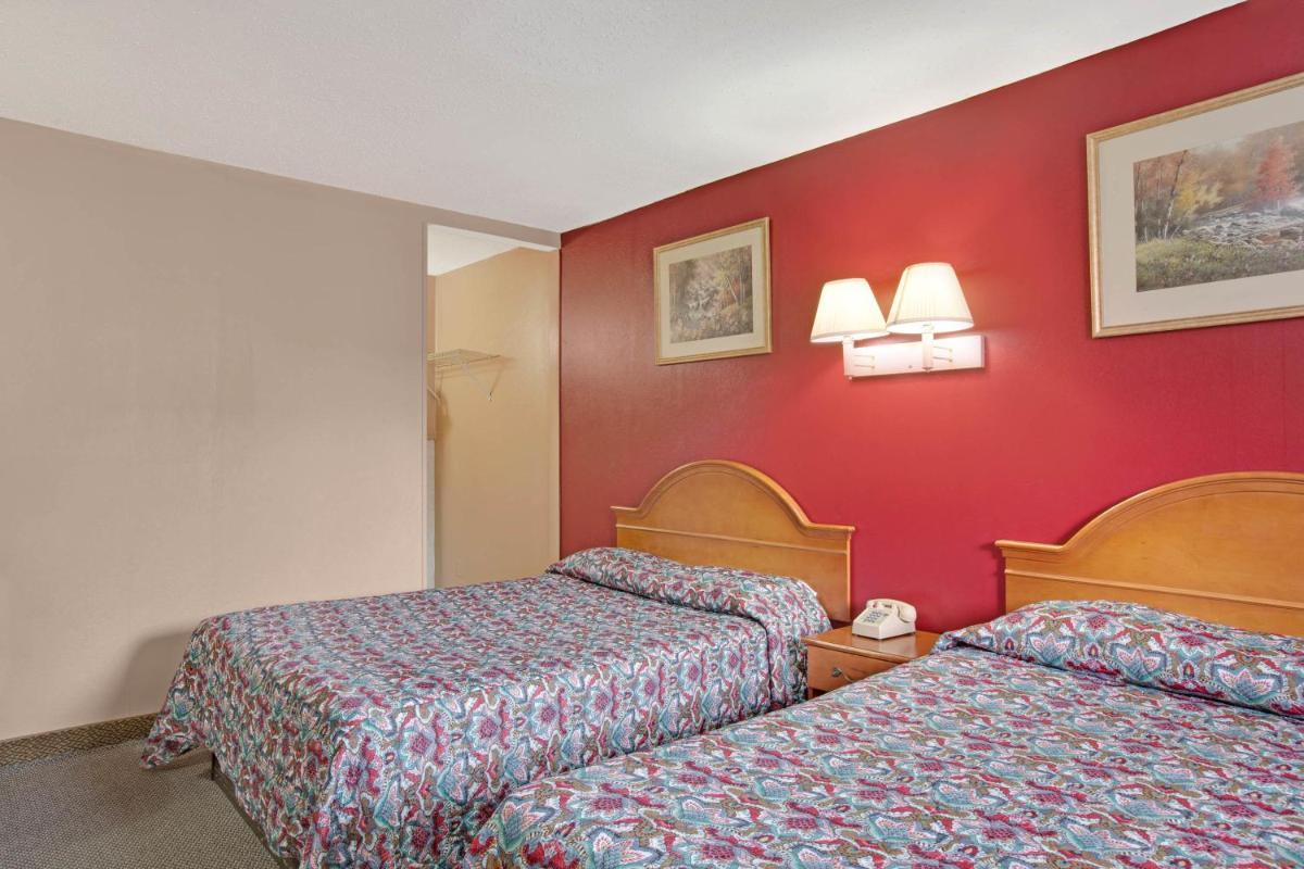 Knights Inn of Pine Brook photo 8