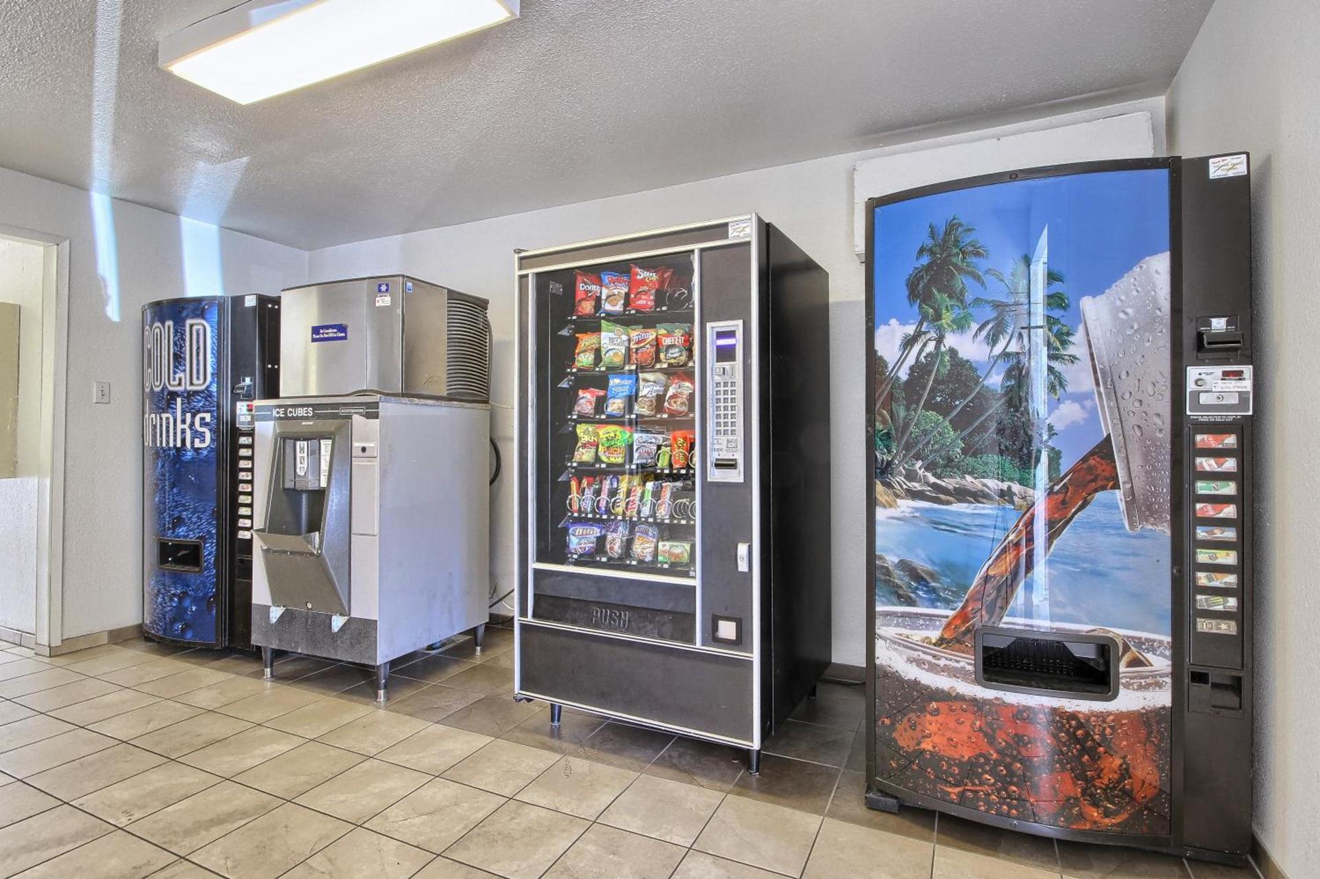 Motel 6-Tulare, CA photo 39
