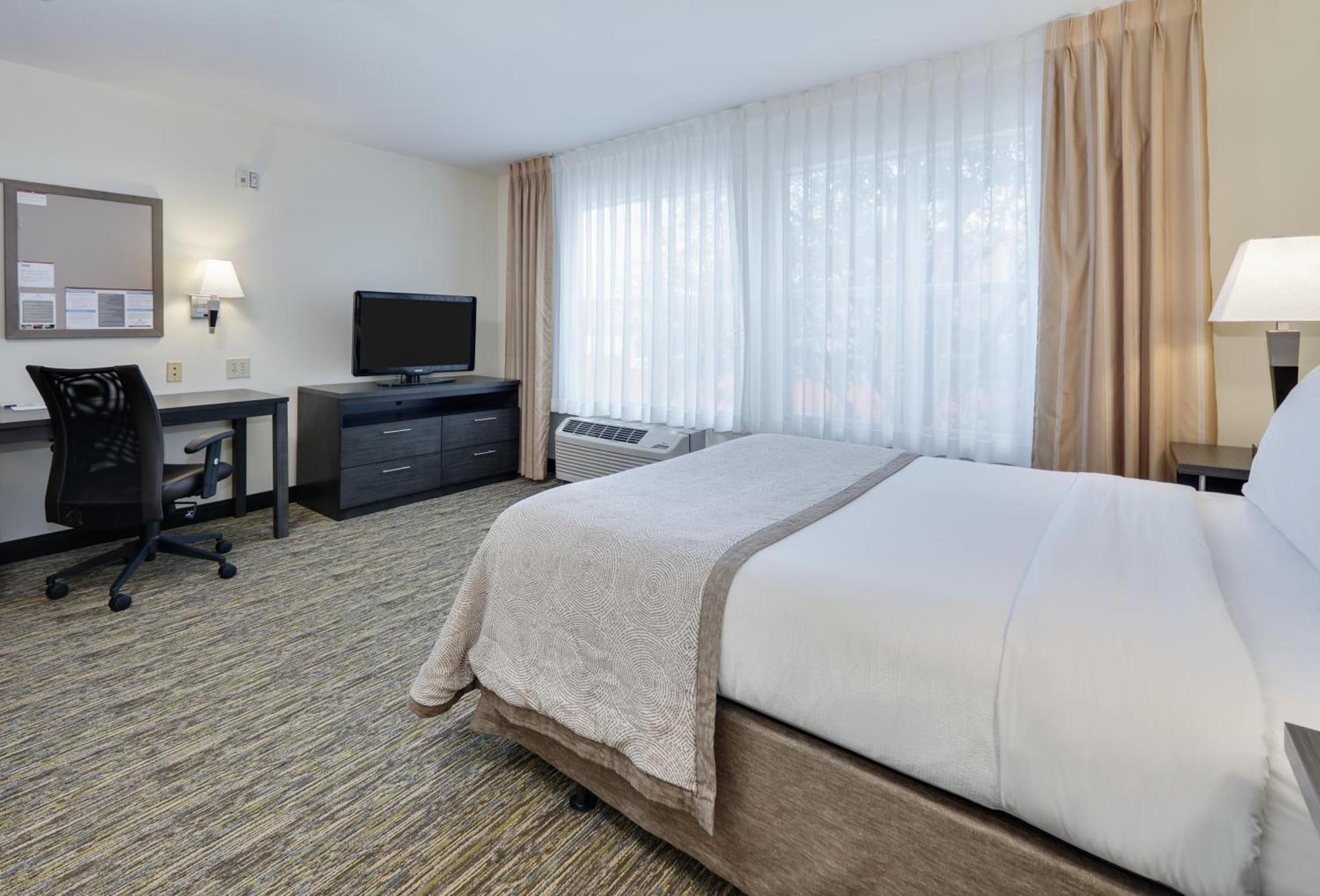 Candlewood Suites Dallas Market Center-Love Field by IHG photo 3