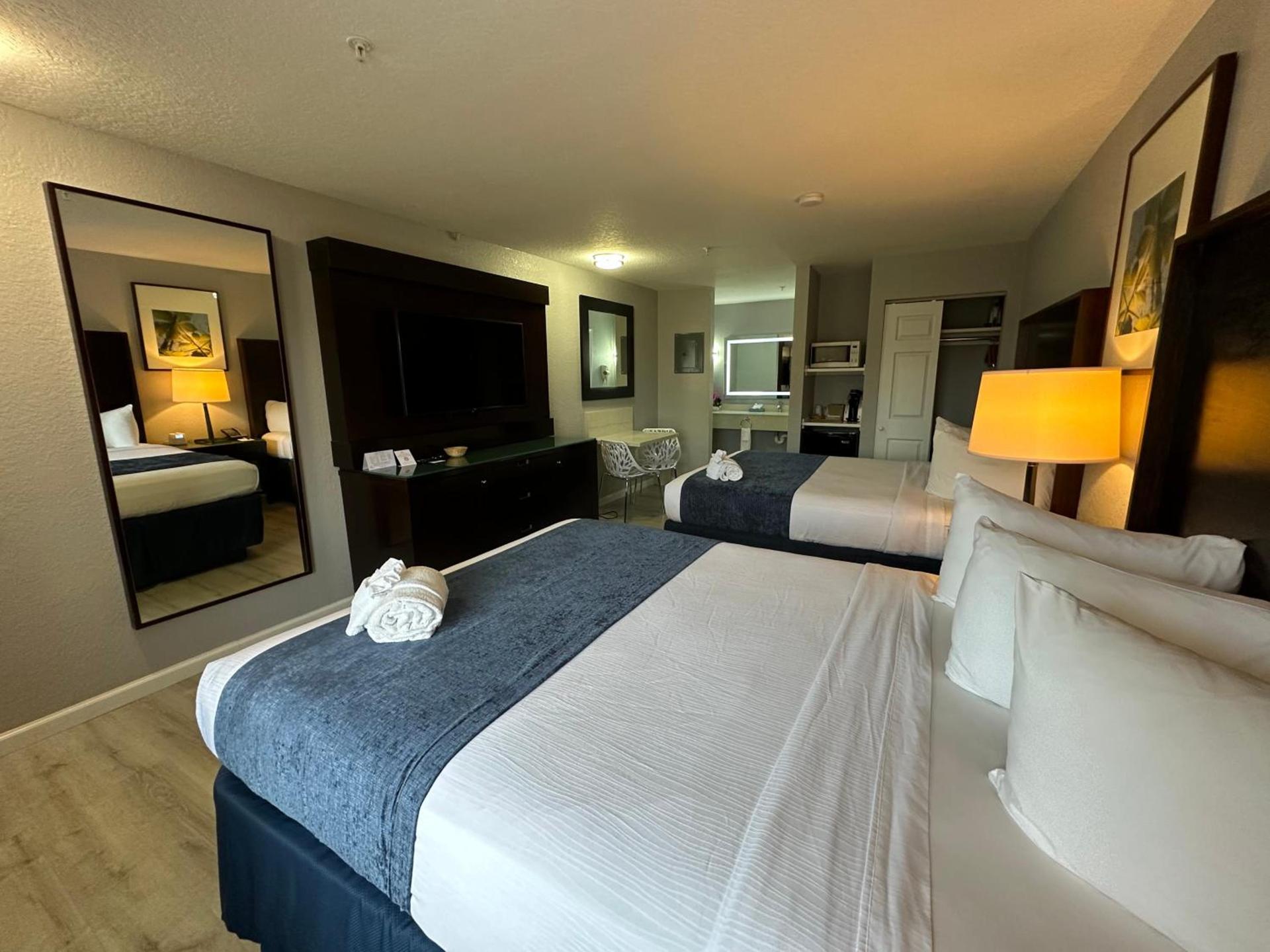 Lantern Inn & Suites - Sarasota photo 9