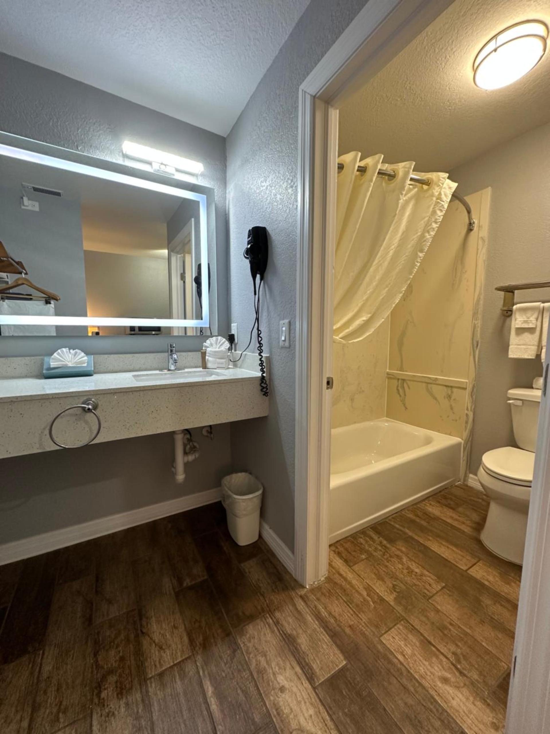 Lantern Inn & Suites - Sarasota photo 22