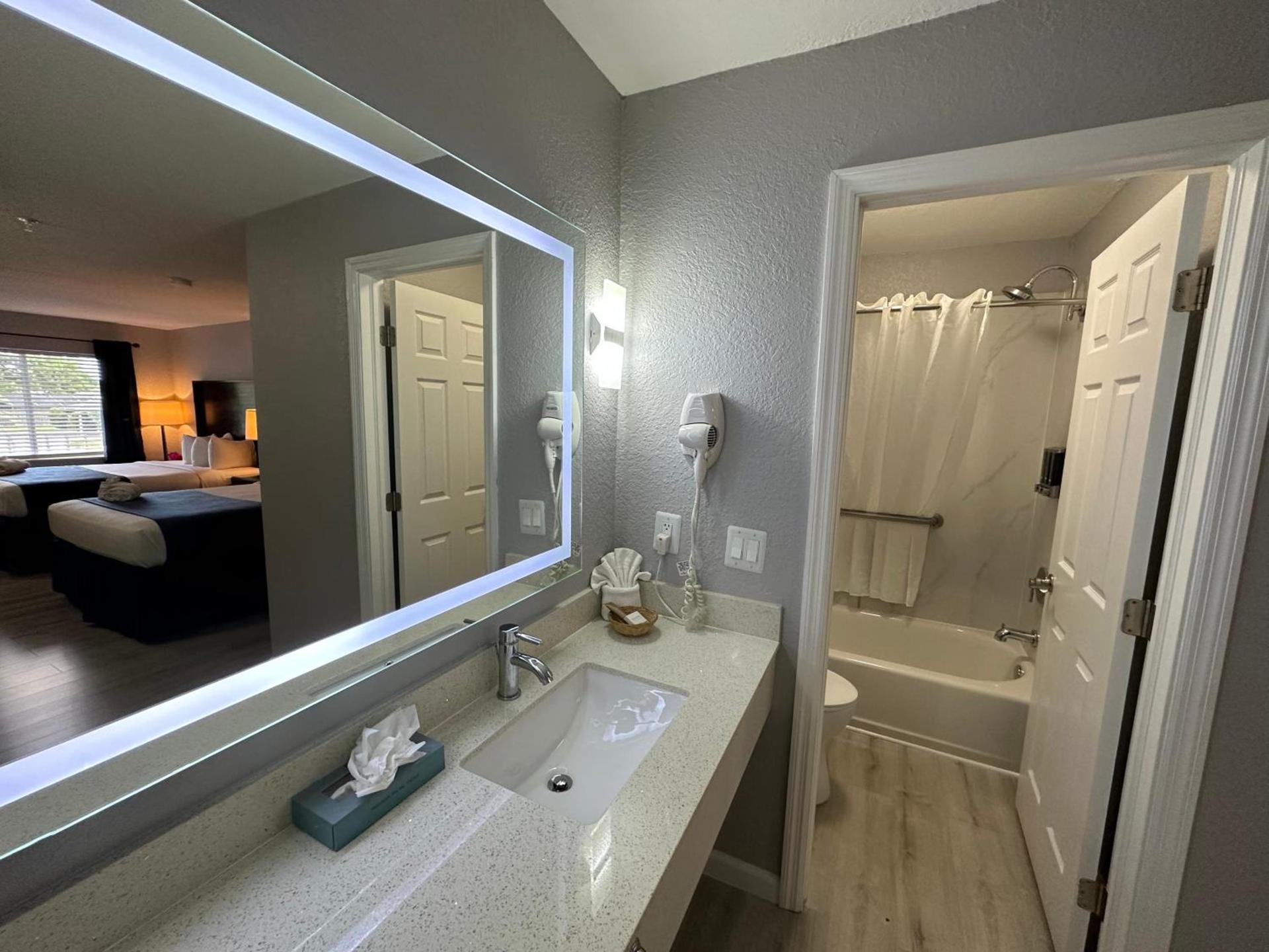 Lantern Inn & Suites - Sarasota photo 11