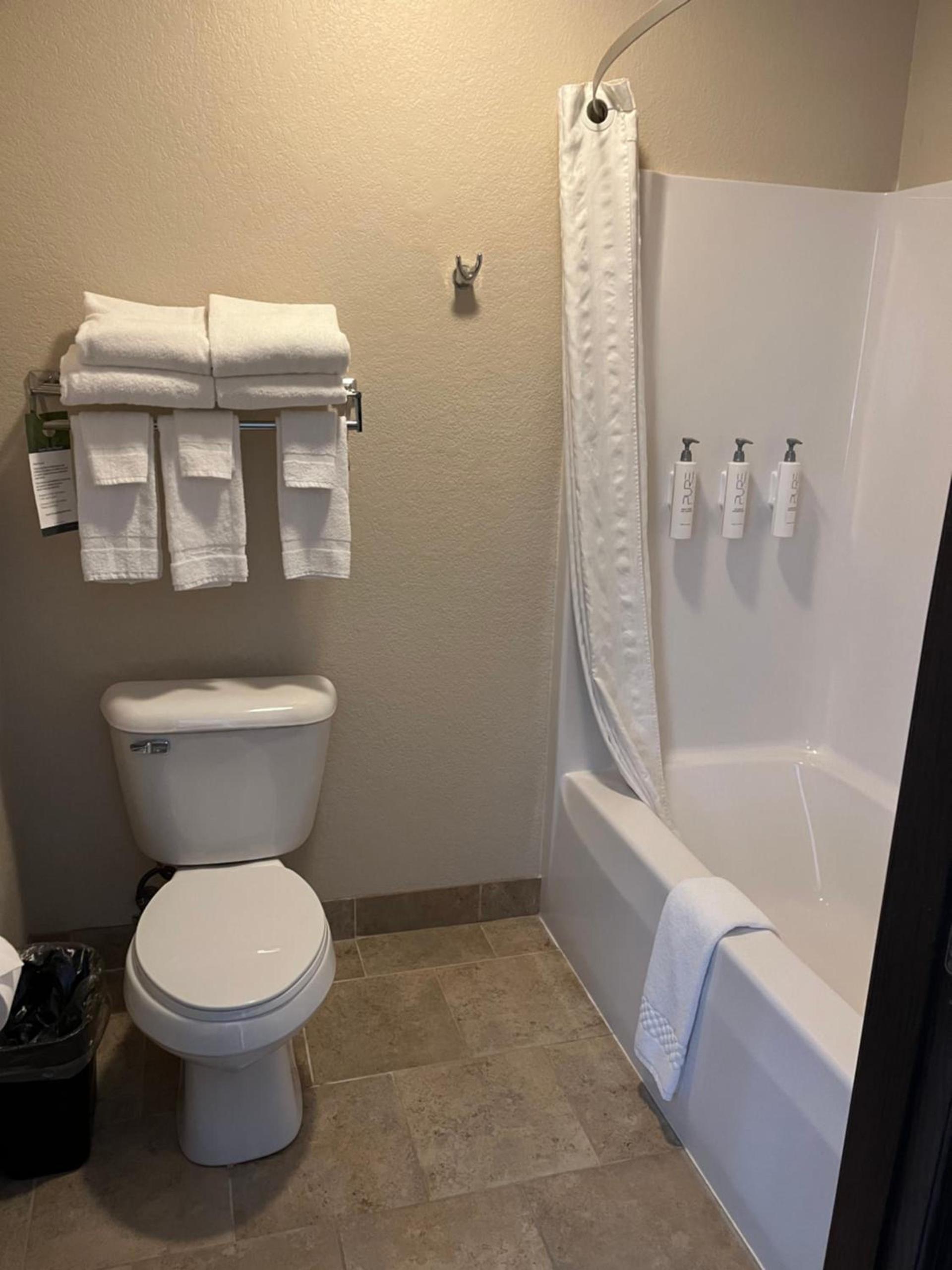 Cobblestone Inn & Suites - Denison | Oak Ridge photo 73