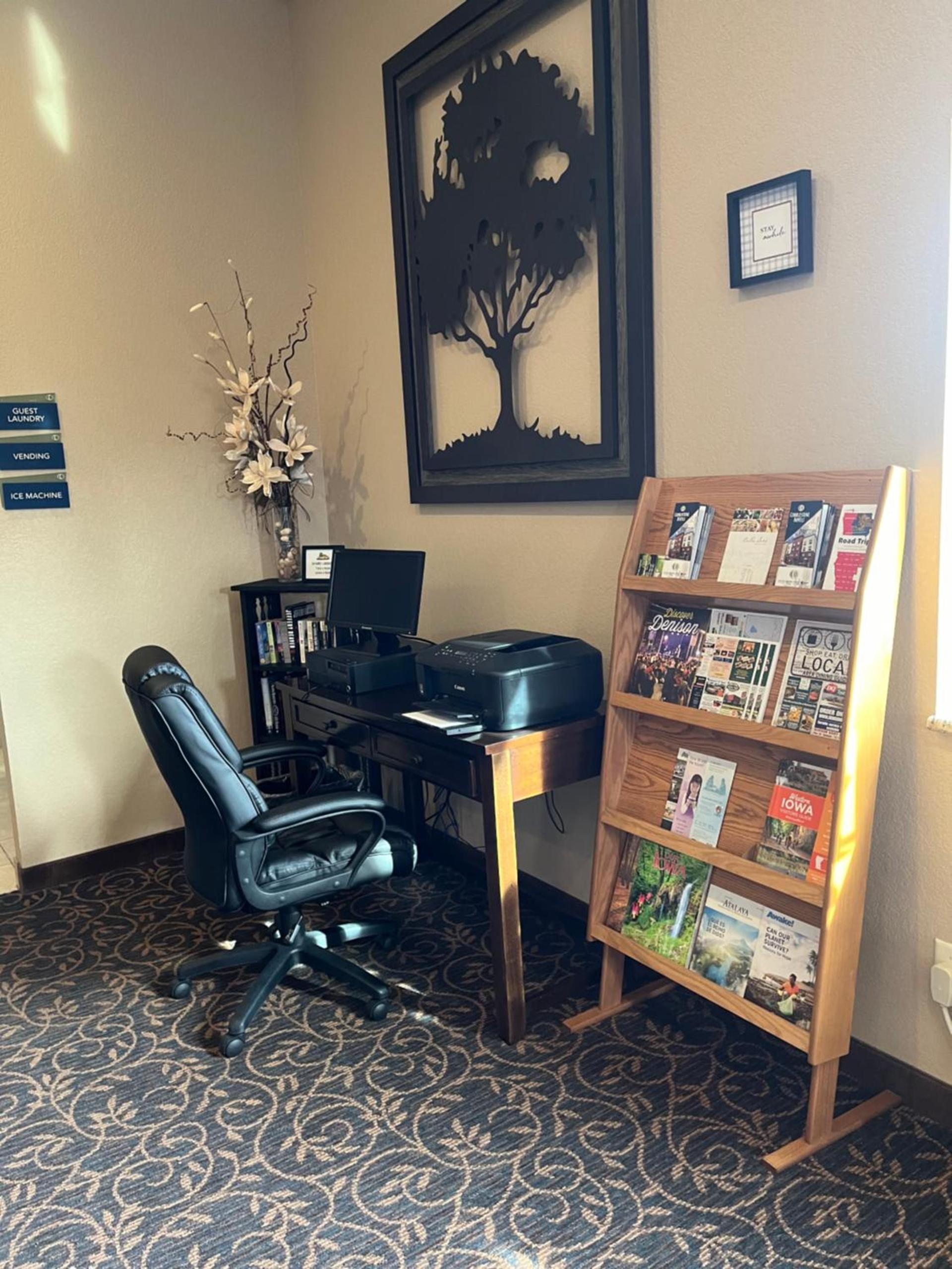 Cobblestone Inn & Suites - Denison | Oak Ridge photo 76
