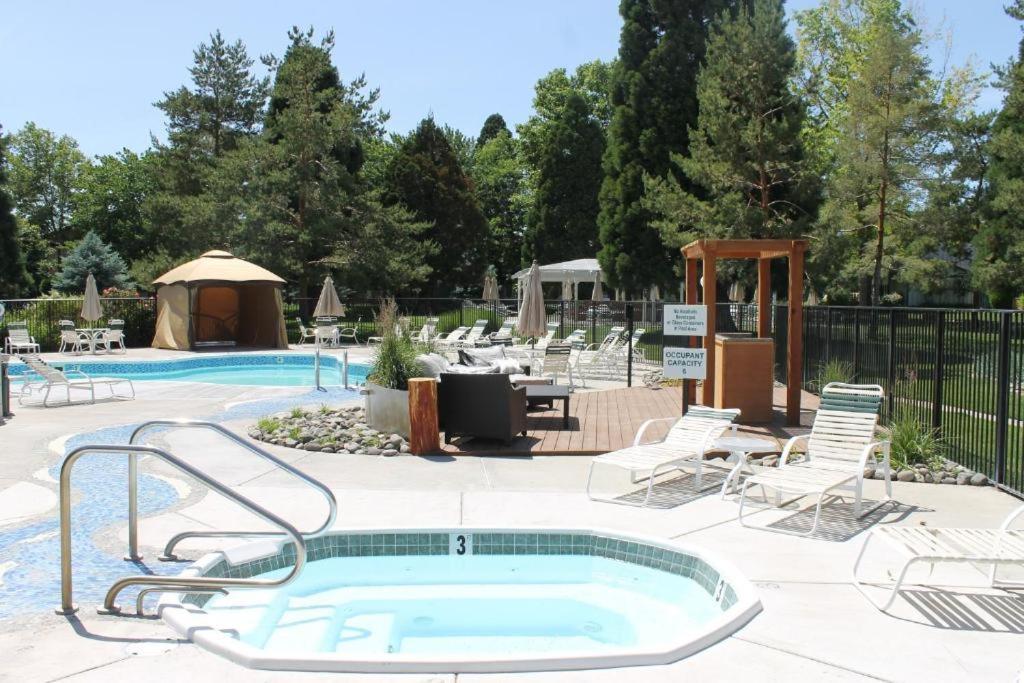 Thunderbird Resort Club photo 3