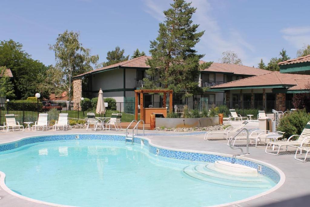 Thunderbird Resort Club photo 2