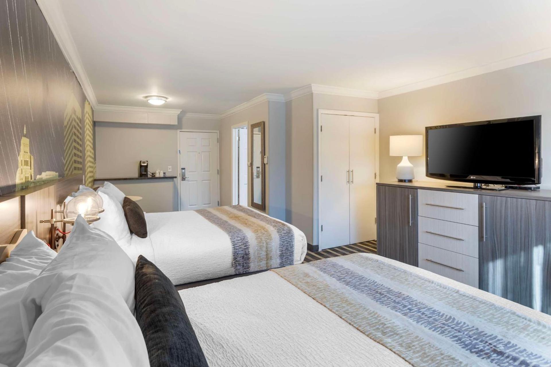 Best Western Plus Milwaukee West photo 10