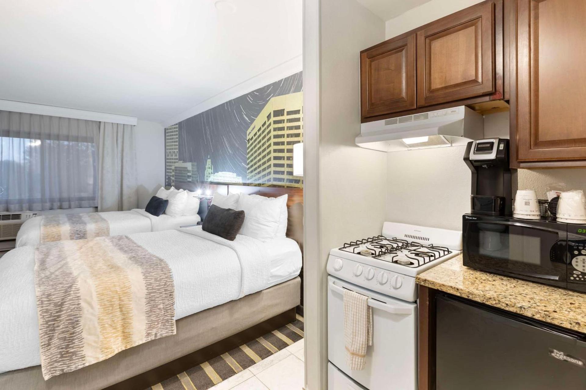 Best Western Plus Milwaukee West photo 31